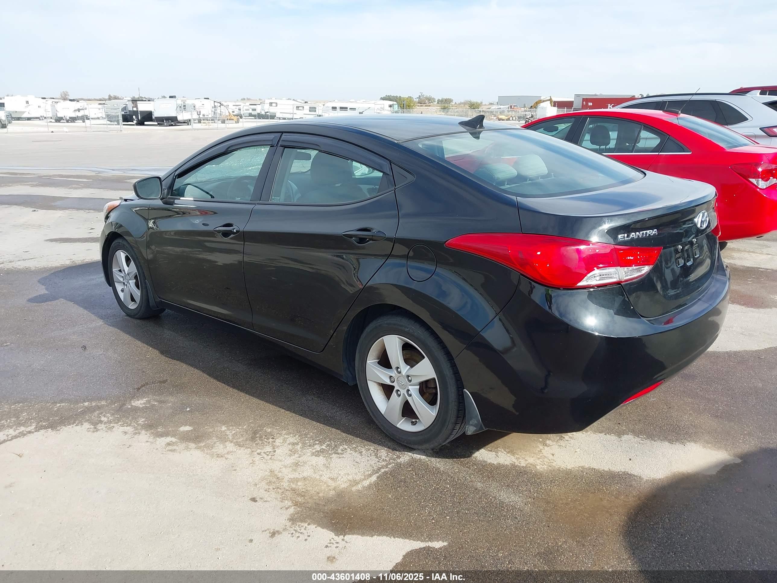 HYUNDAI ELANTRA image 3