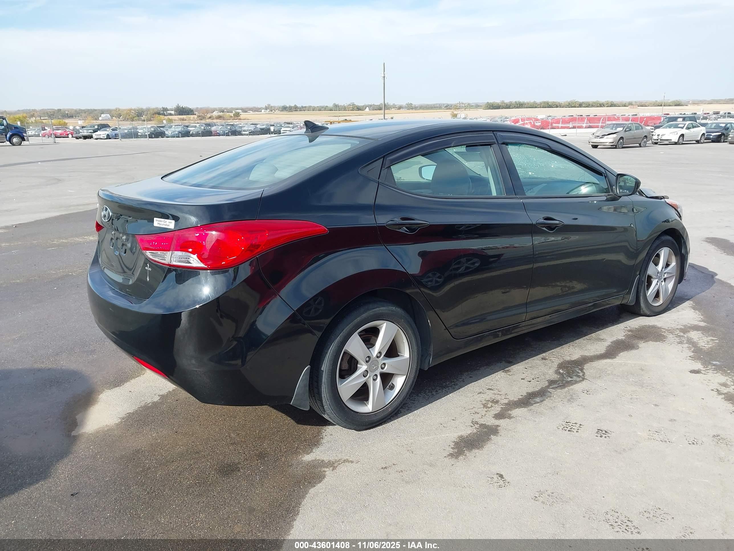 HYUNDAI ELANTRA image 4