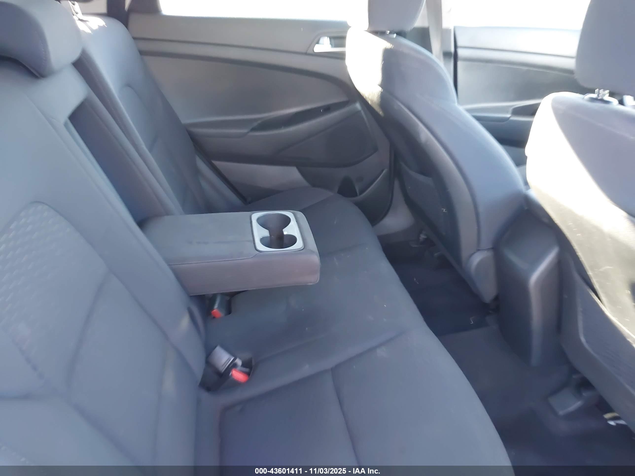 HYUNDAI TUCSON image 8