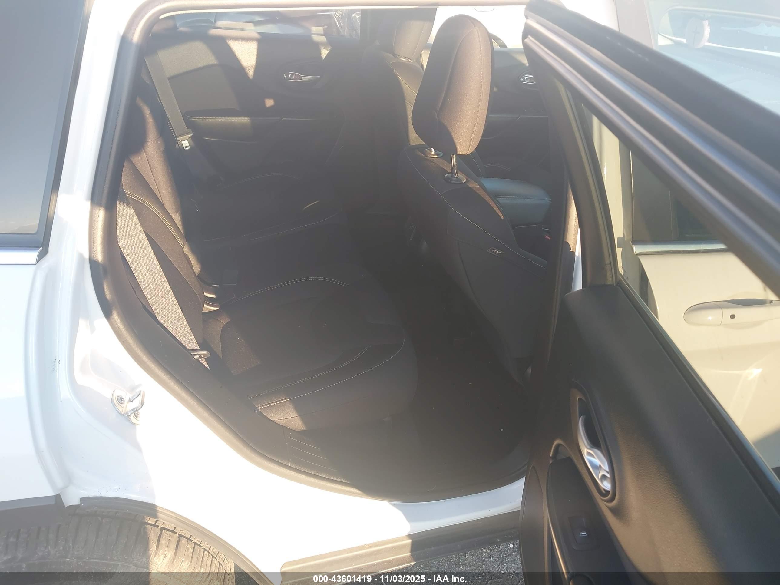 JEEP CHEROKEE image 8