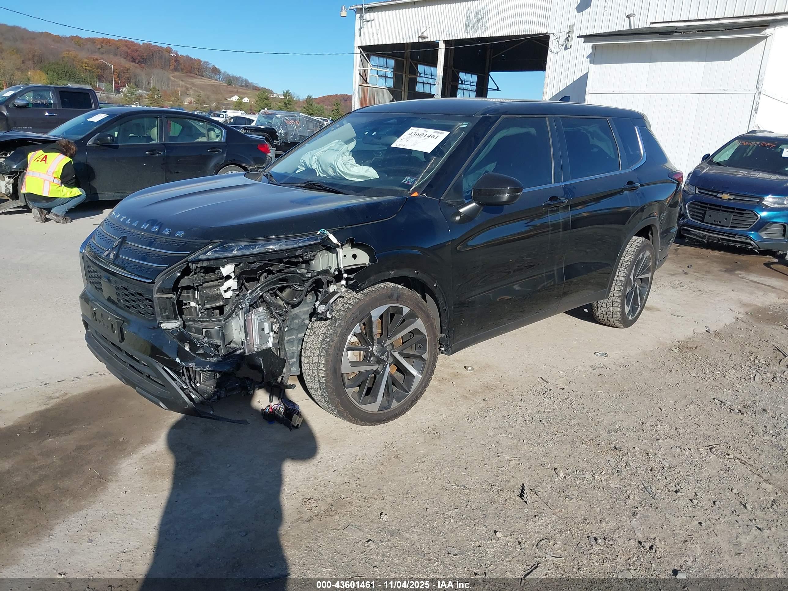 MITSUBISHI OUTLANDER image 2