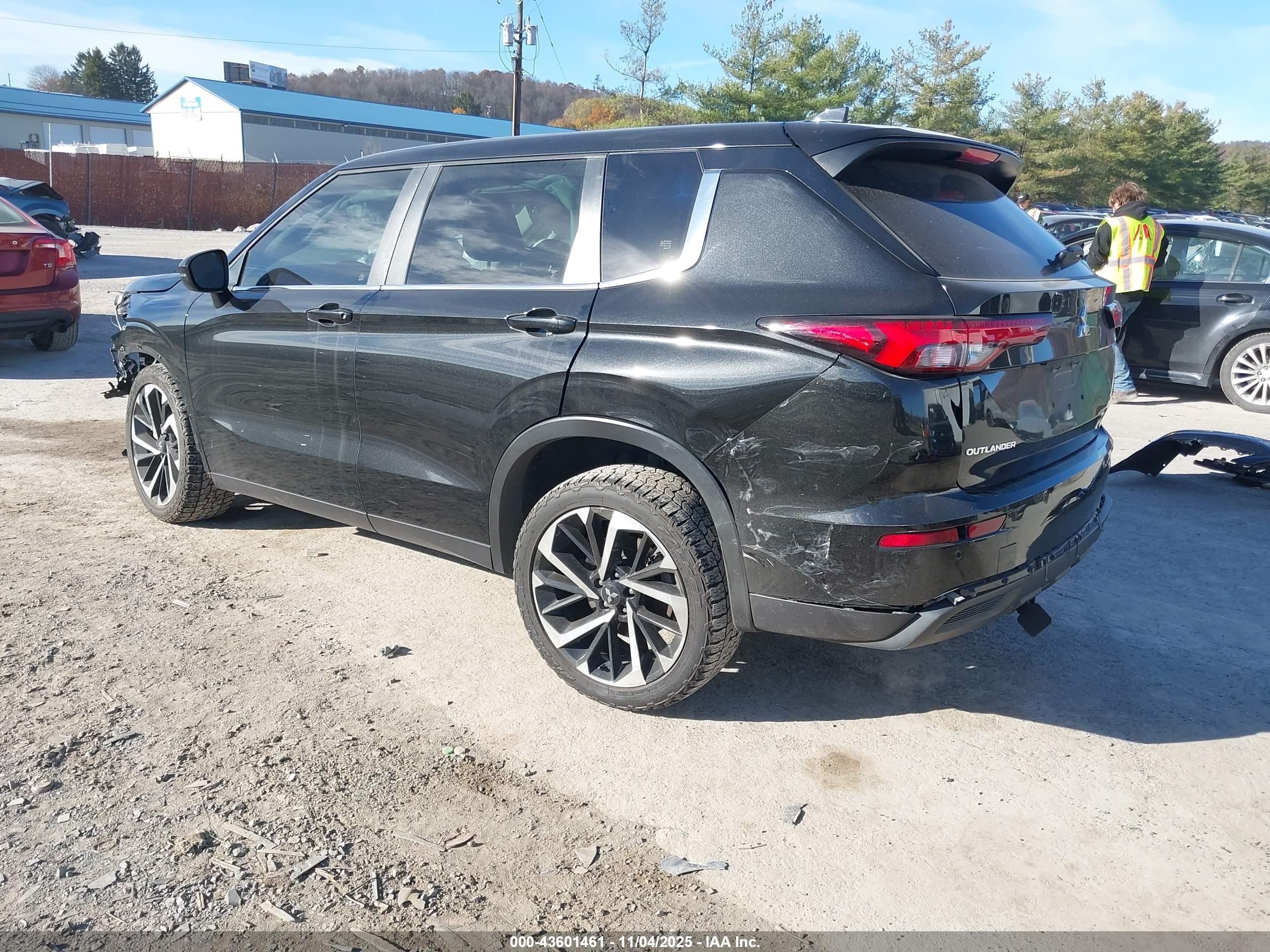 MITSUBISHI OUTLANDER image 3