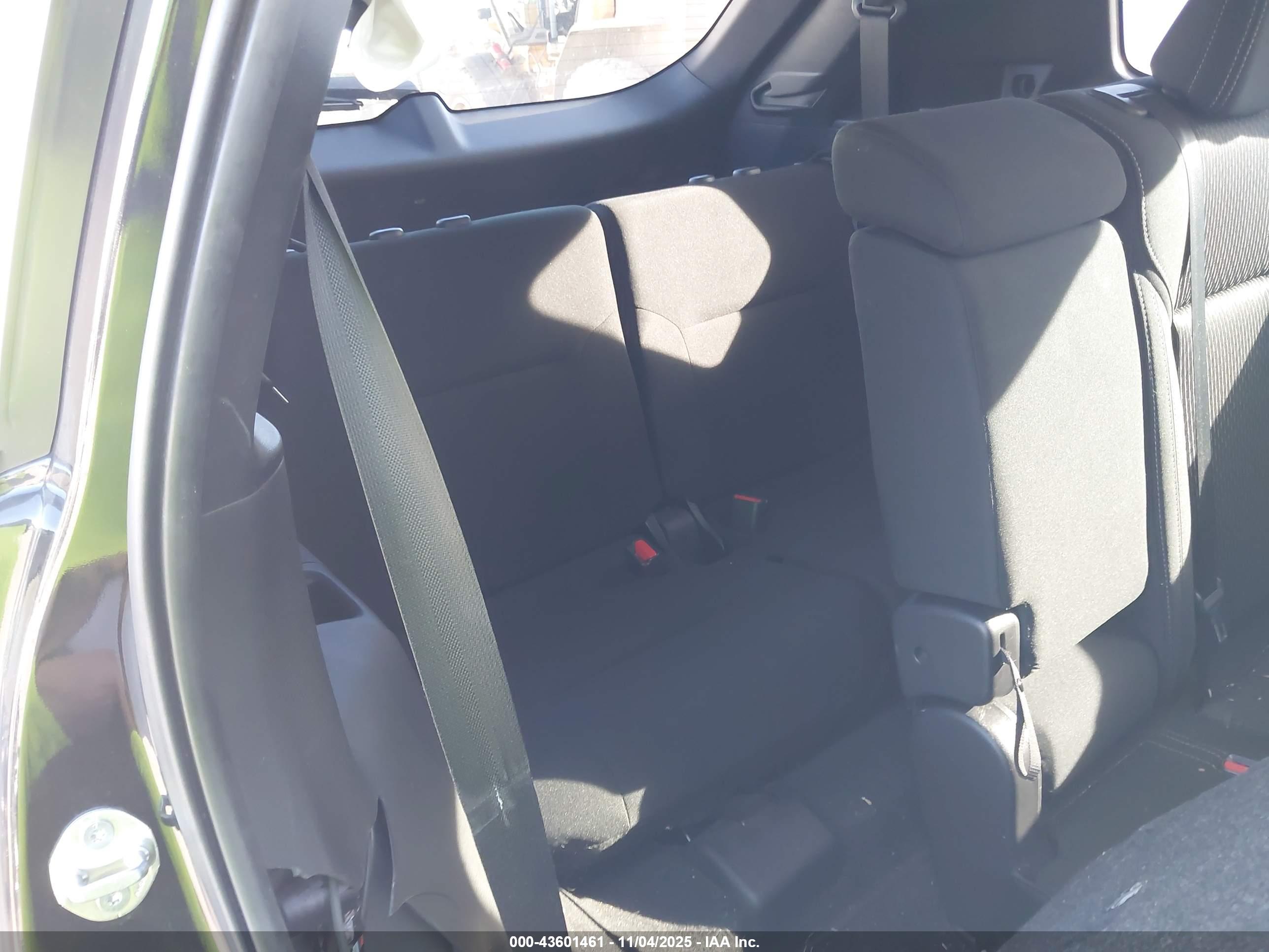MITSUBISHI OUTLANDER image 8