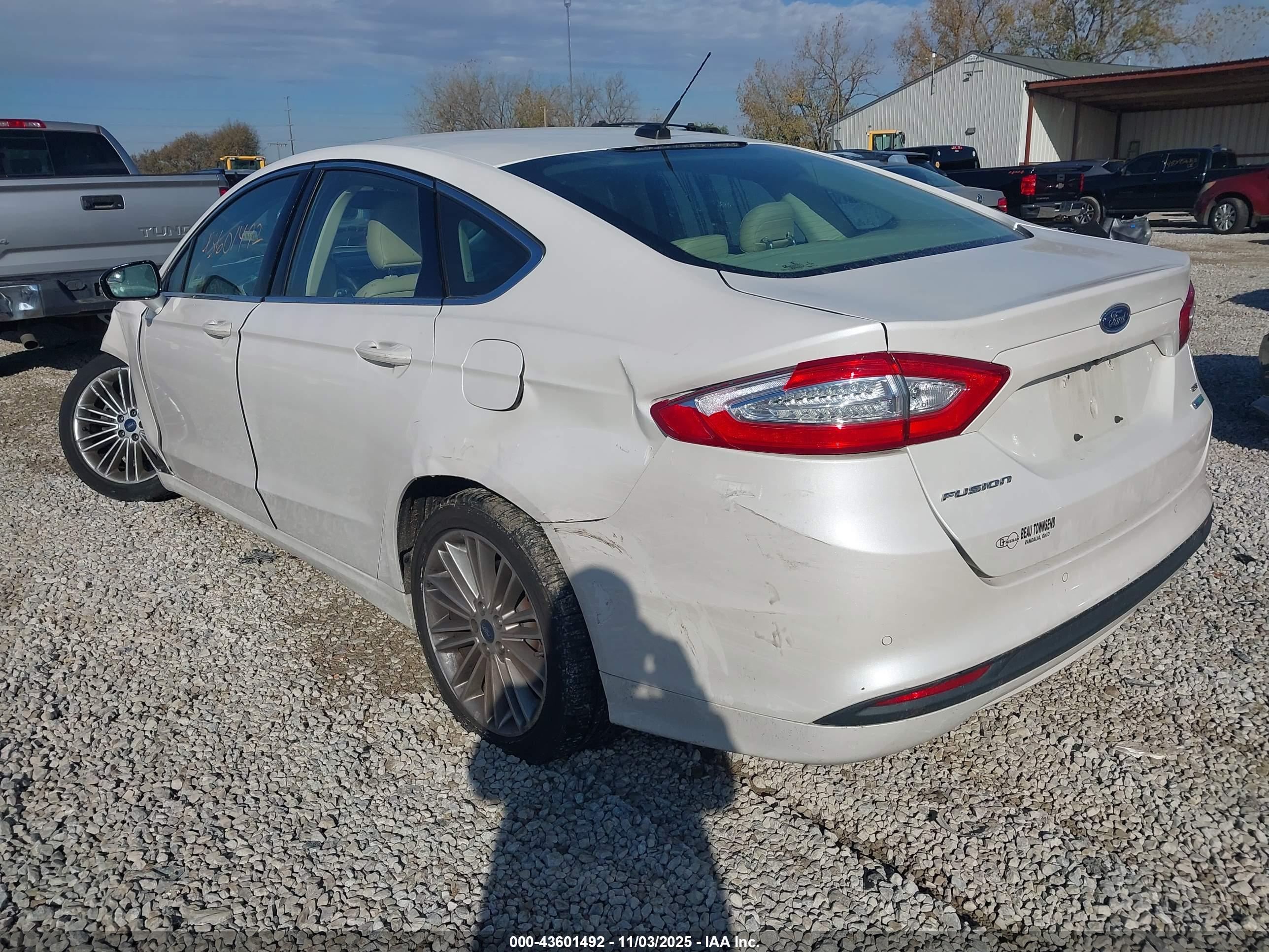 FORD FUSION image 3