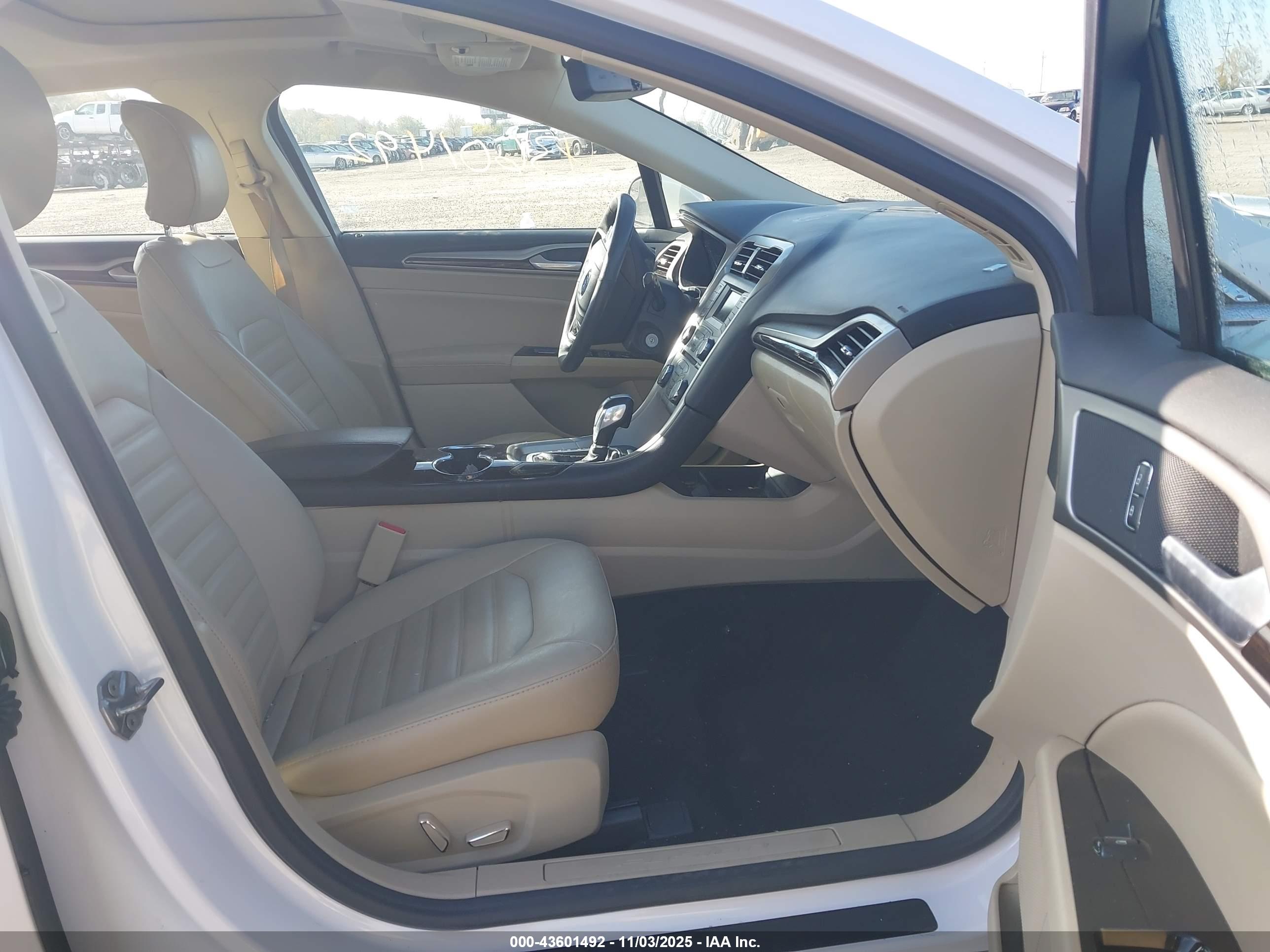 FORD FUSION image 5
