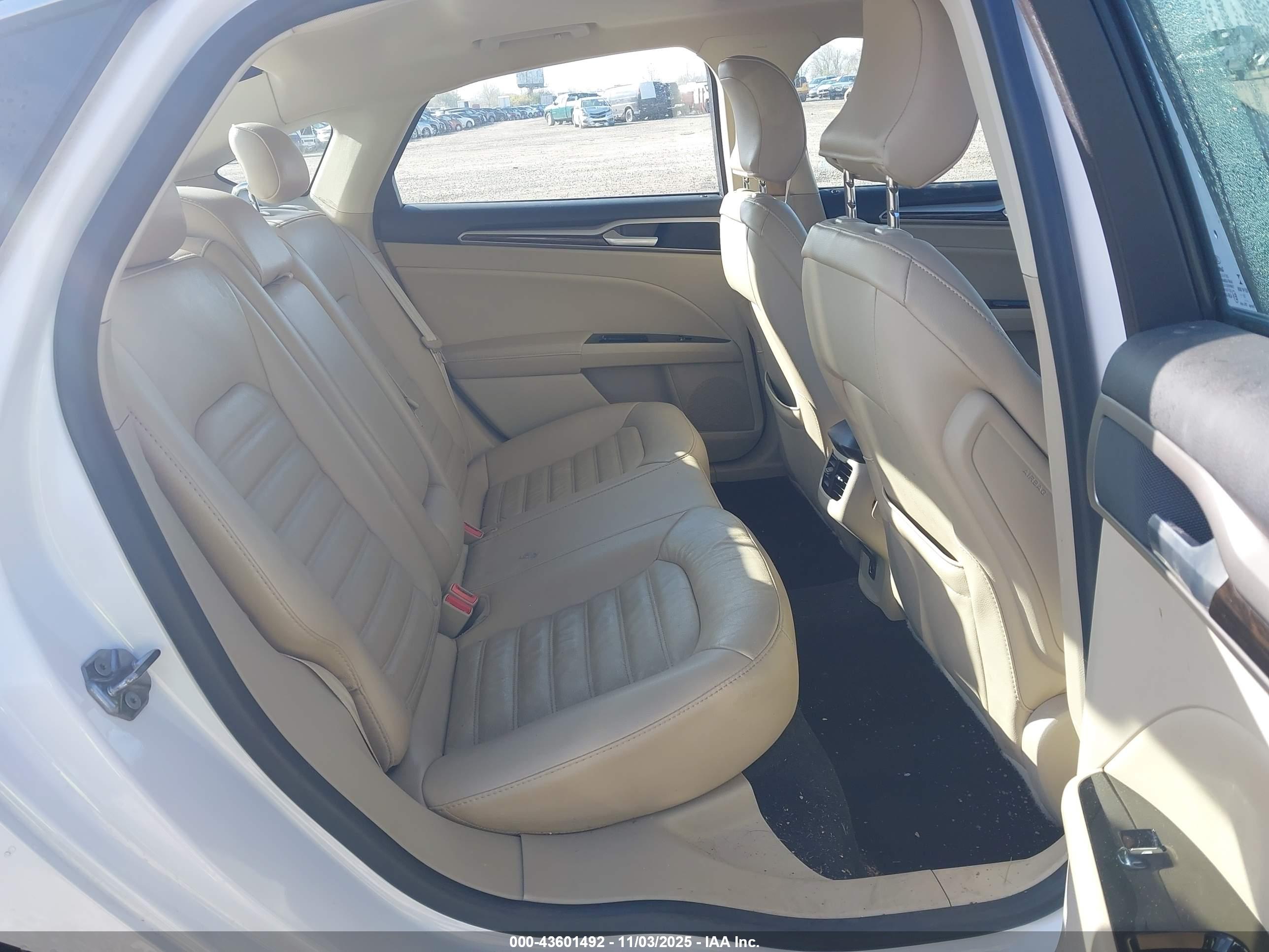 FORD FUSION image 8
