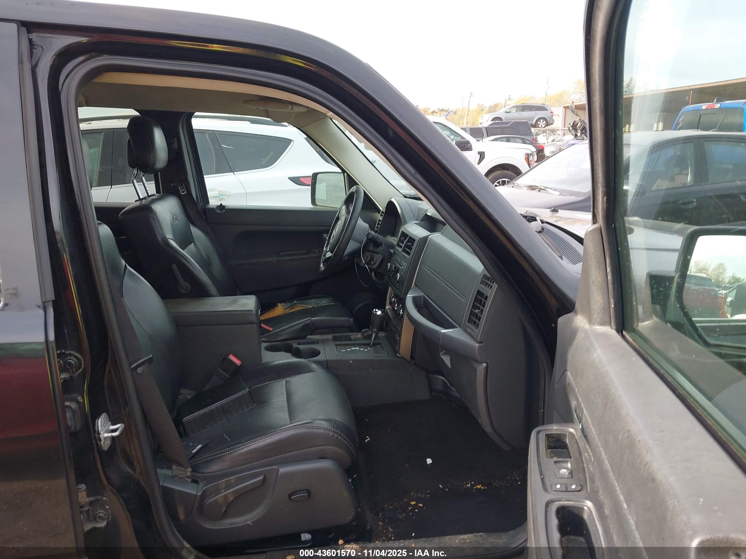JEEP LIBERTY image 5