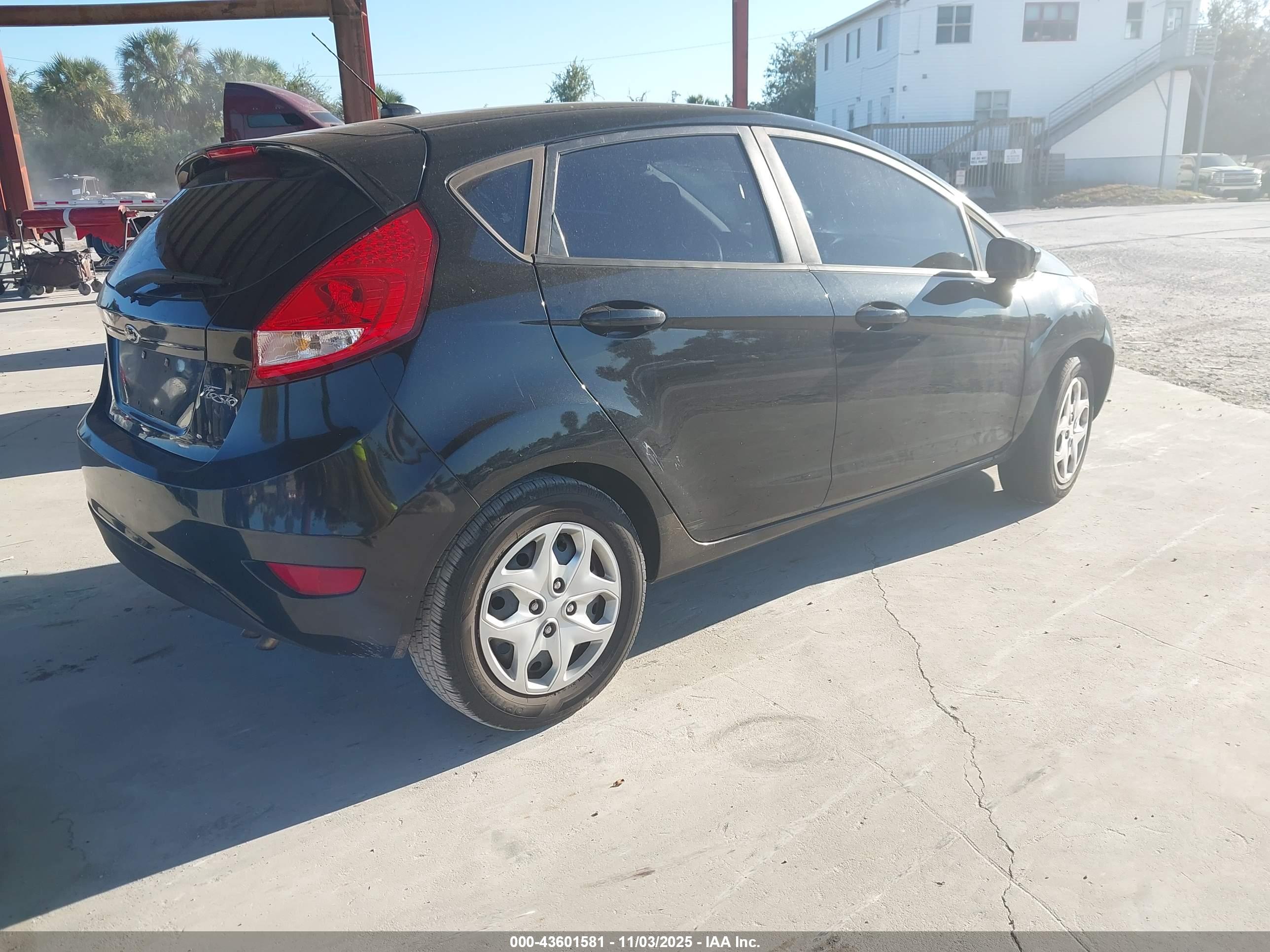 FORD FIESTA image 4