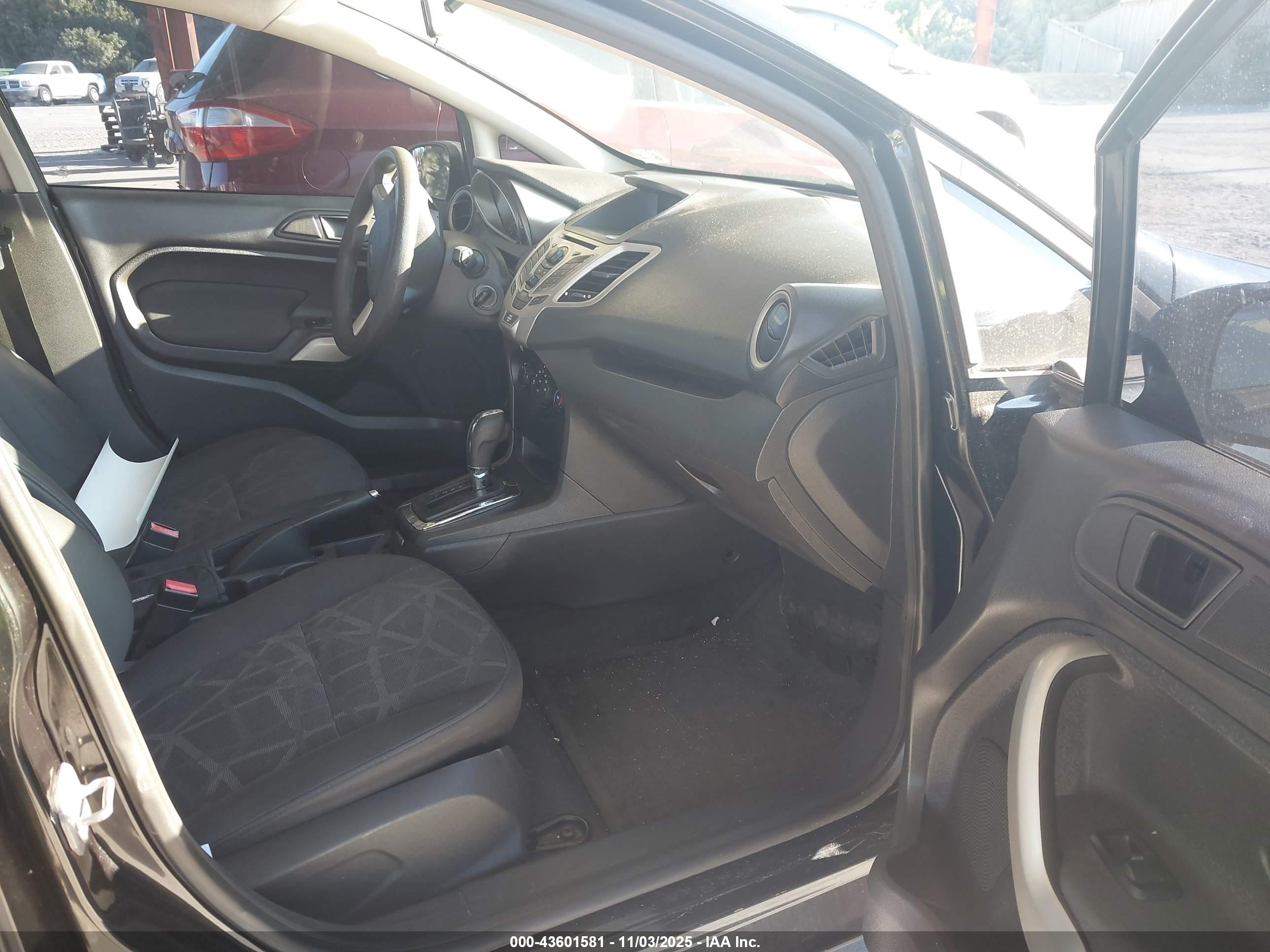 FORD FIESTA image 5
