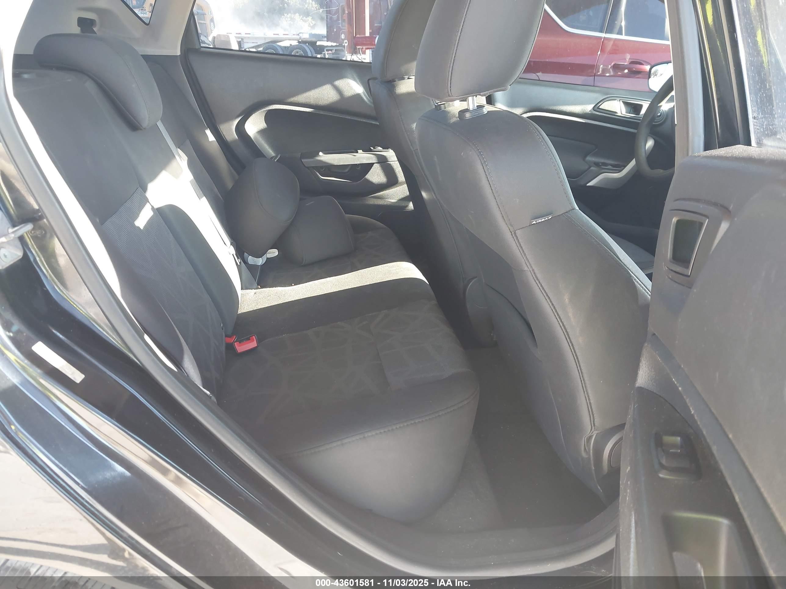 FORD FIESTA image 8