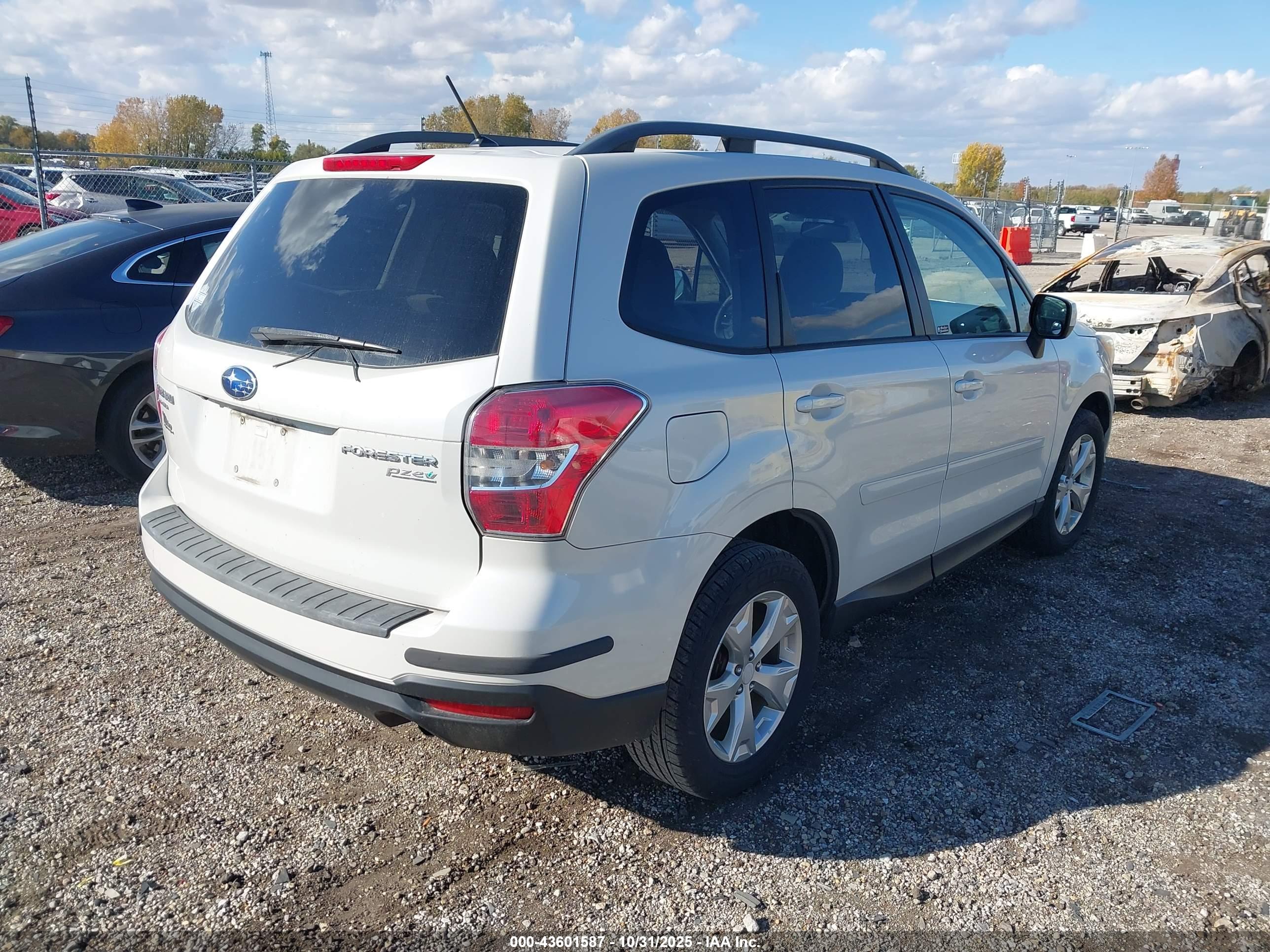 SUBARU FORESTER image 4