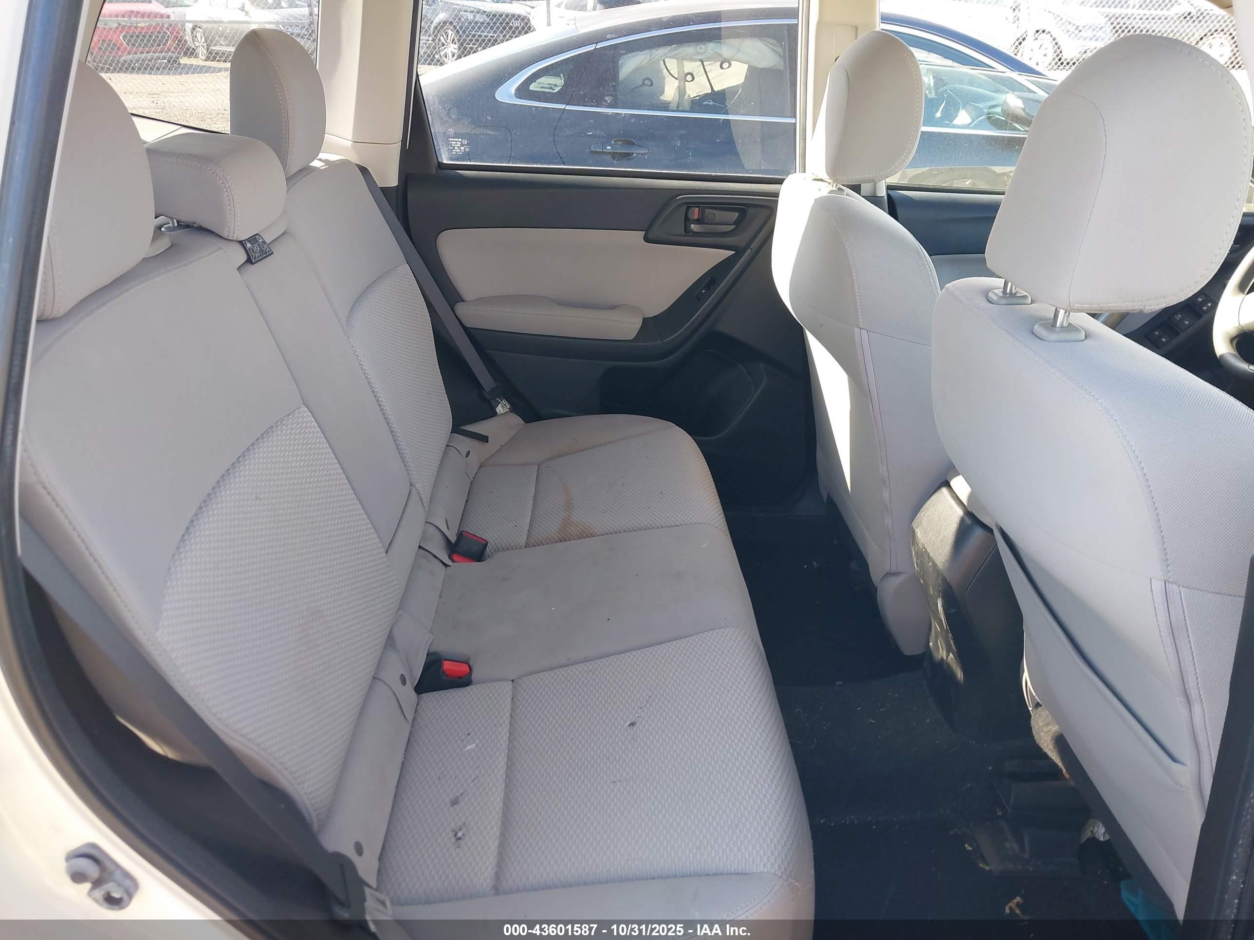 SUBARU FORESTER image 8