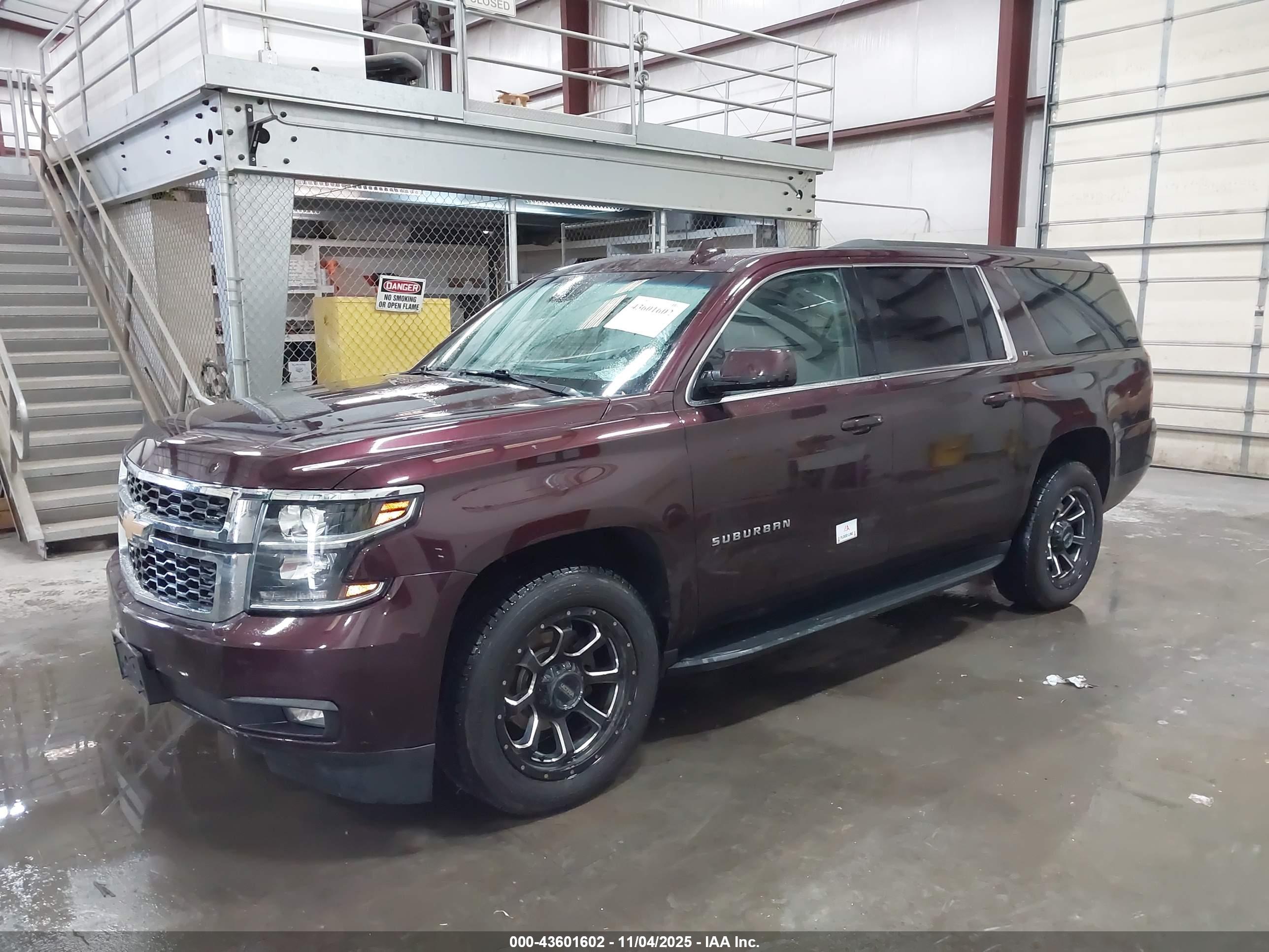 CHEVROLET SUBURBAN image 2