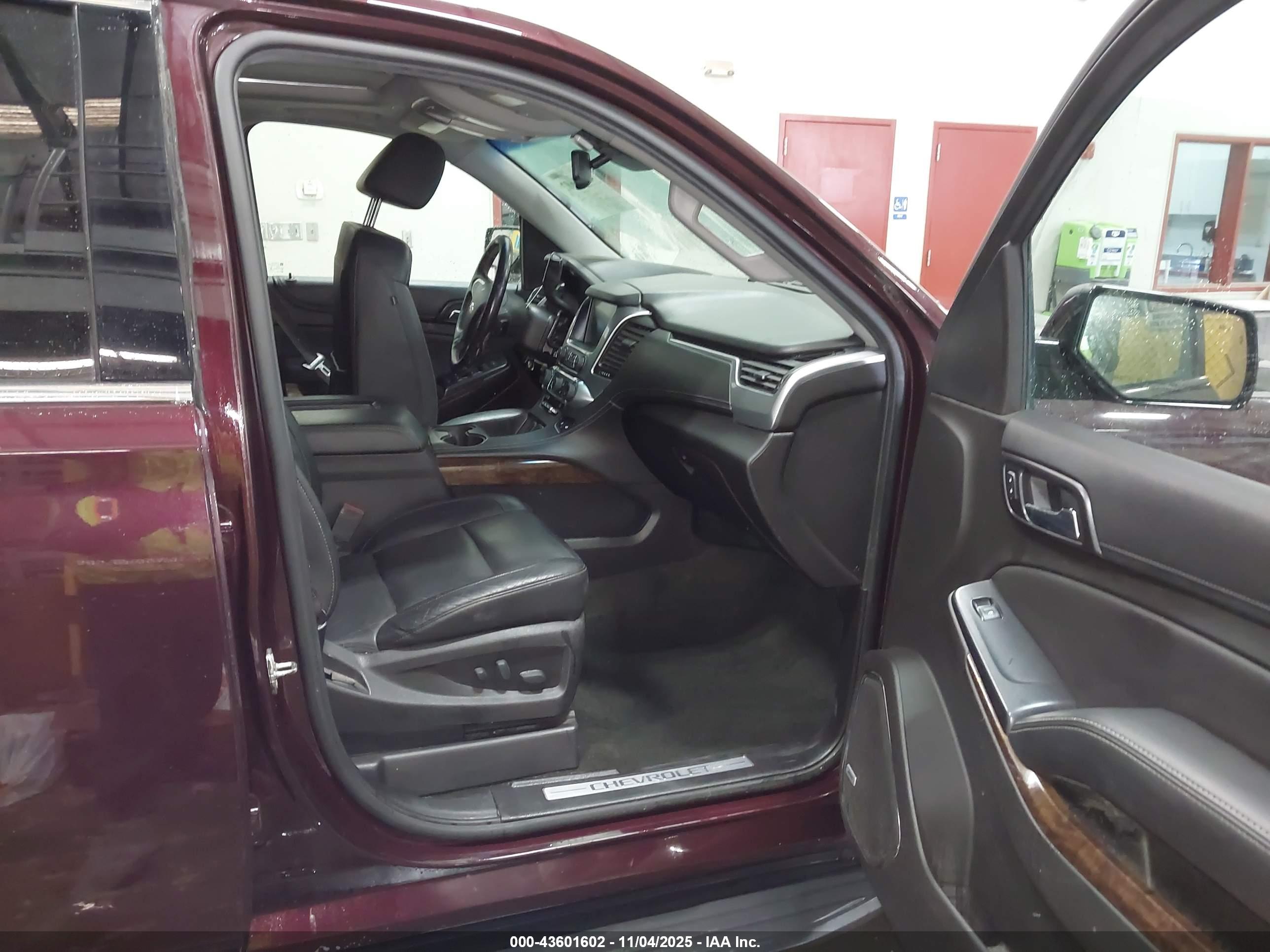 CHEVROLET SUBURBAN image 5
