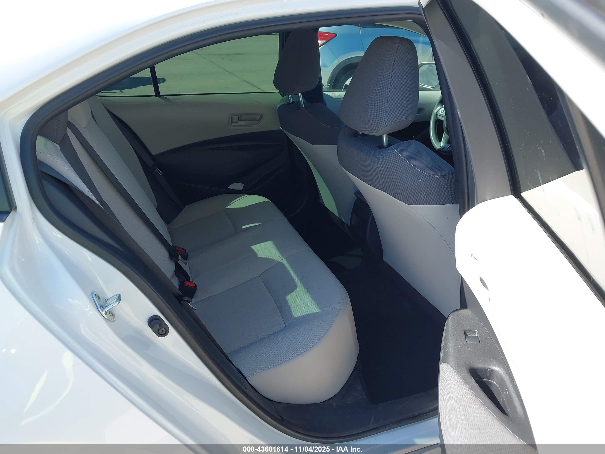 TOYOTA COROLLA image 8
