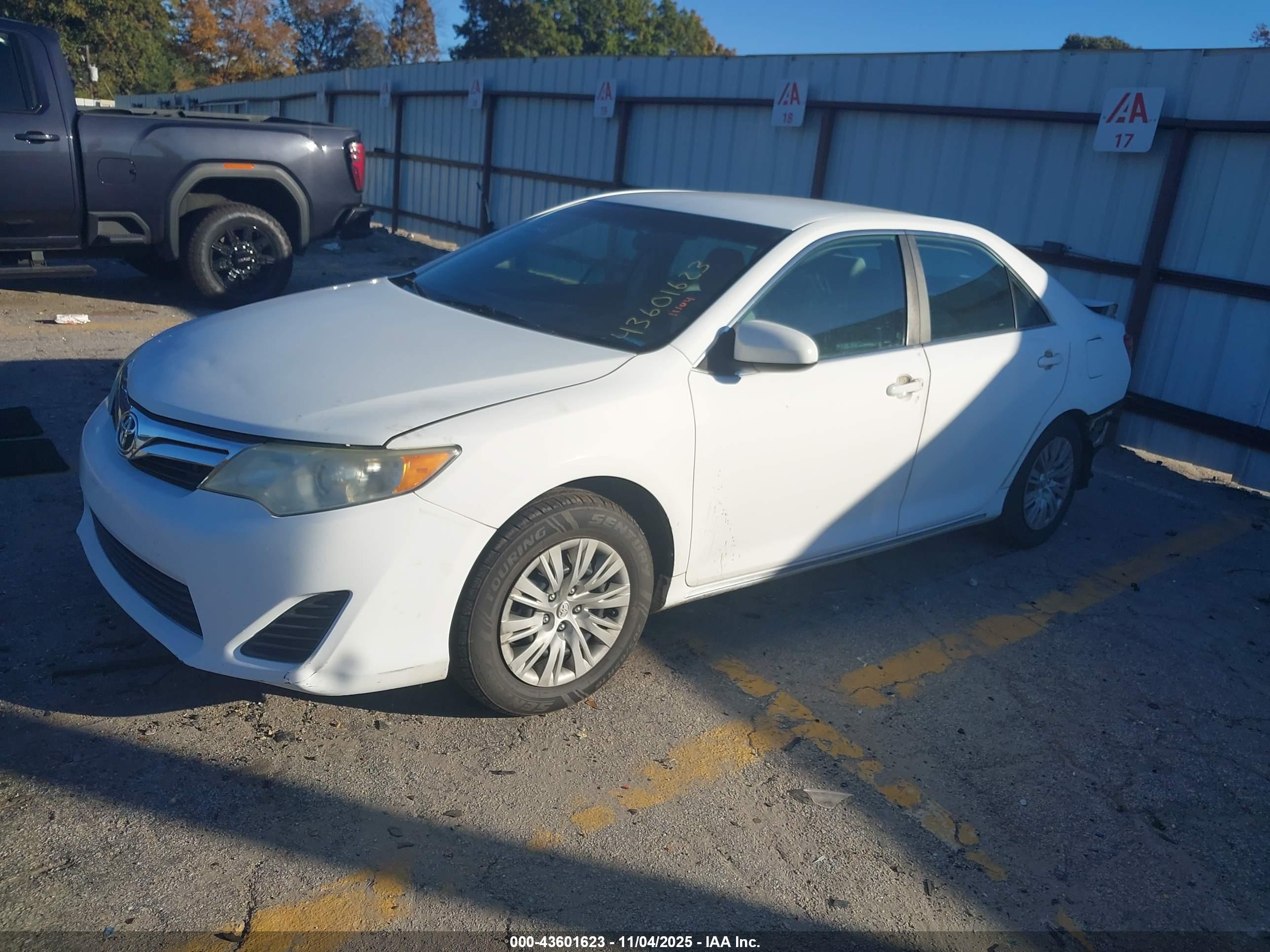 TOYOTA CAMRY image 2
