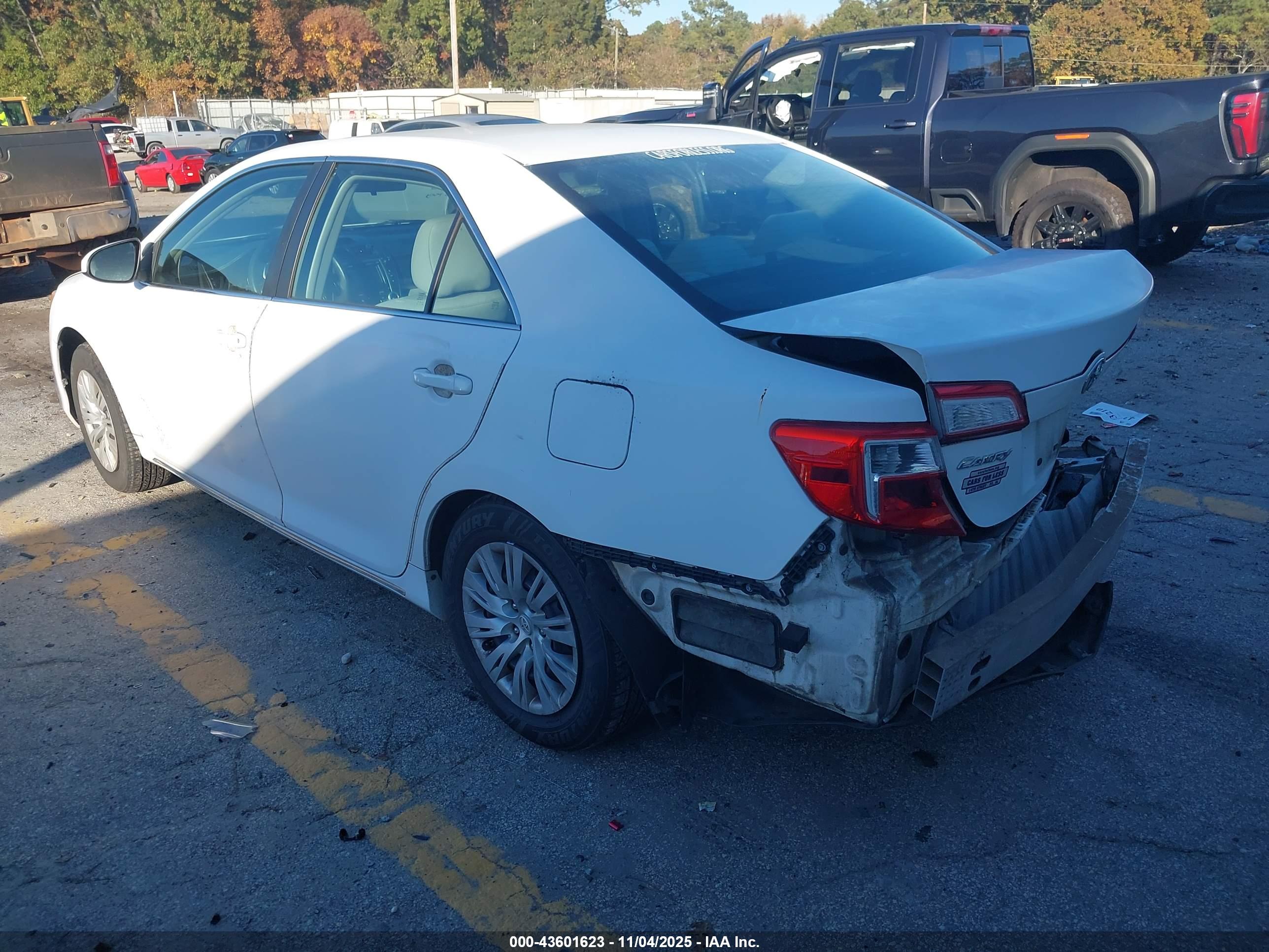 TOYOTA CAMRY image 3