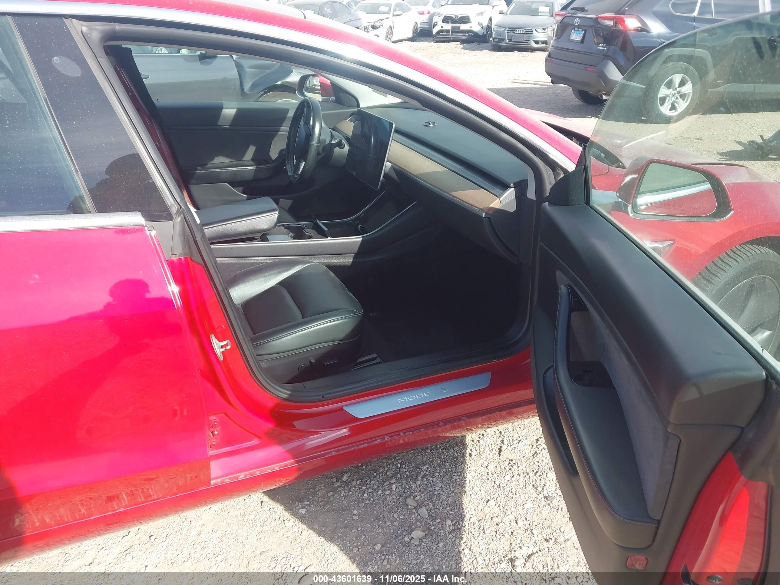 TESLA MODEL image 5