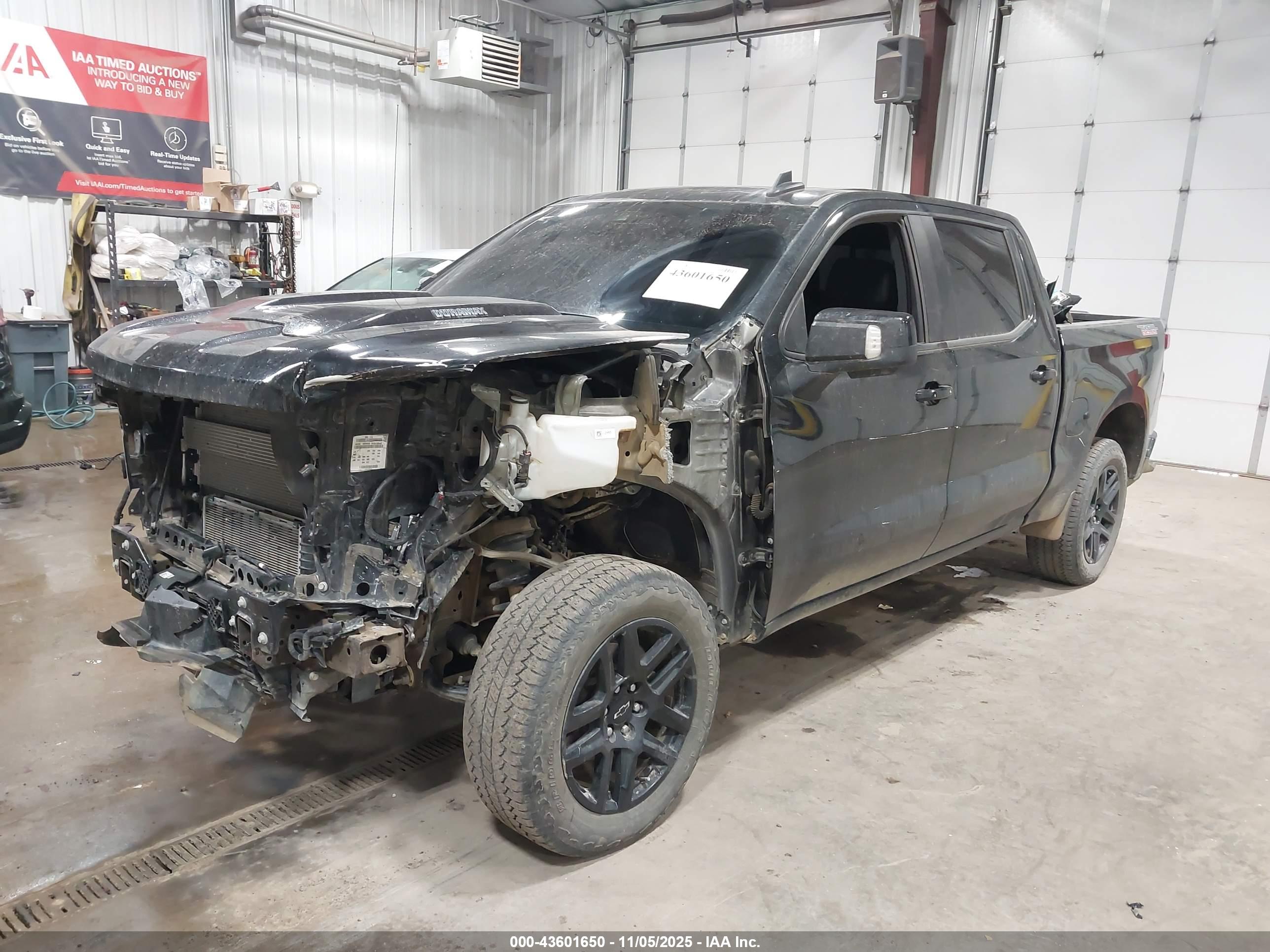 CHEVROLET SILVERADO image 2