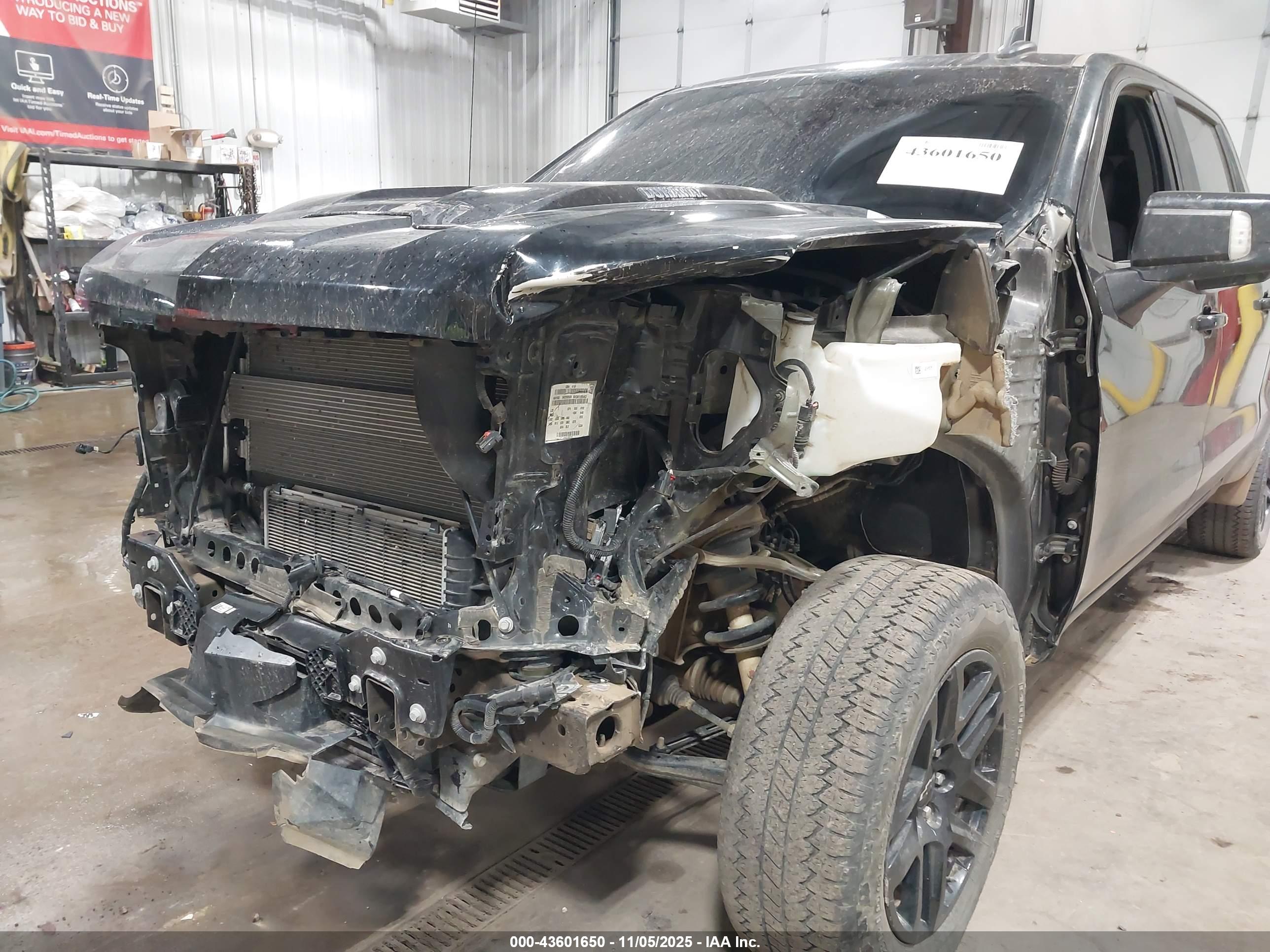 CHEVROLET SILVERADO image 6