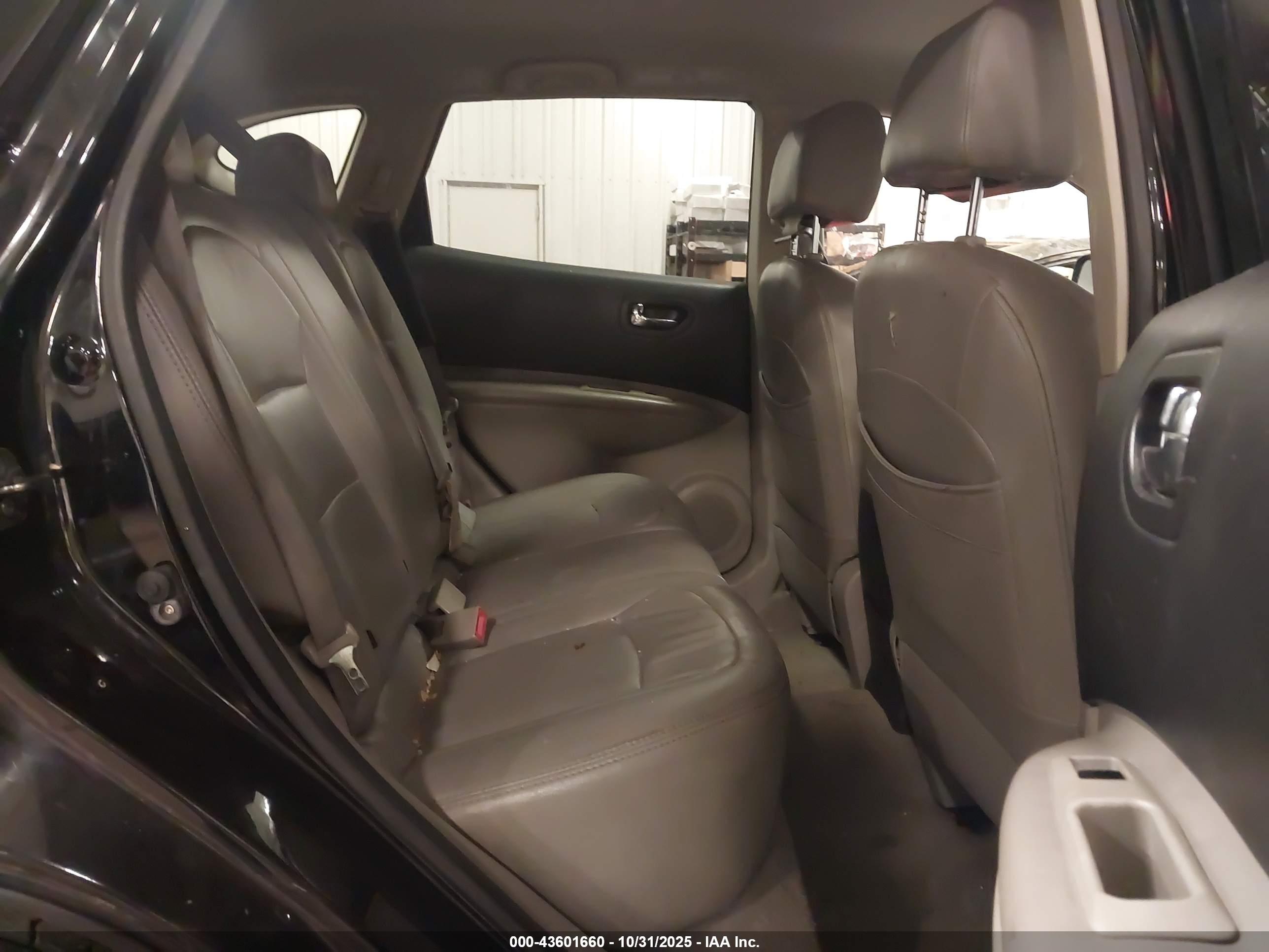 NISSAN ROGUE image 8