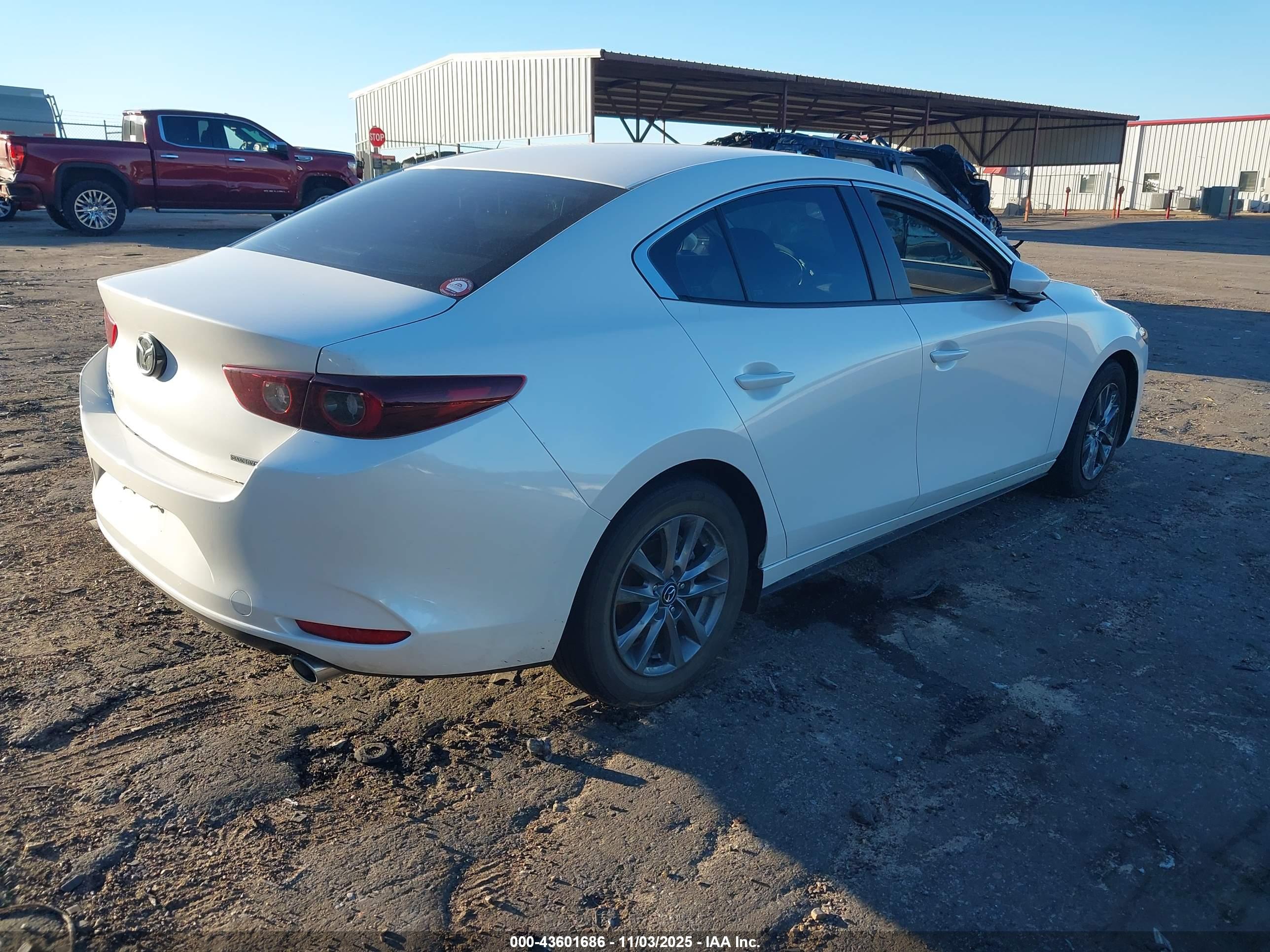 MAZDA MAZDA3 image 4