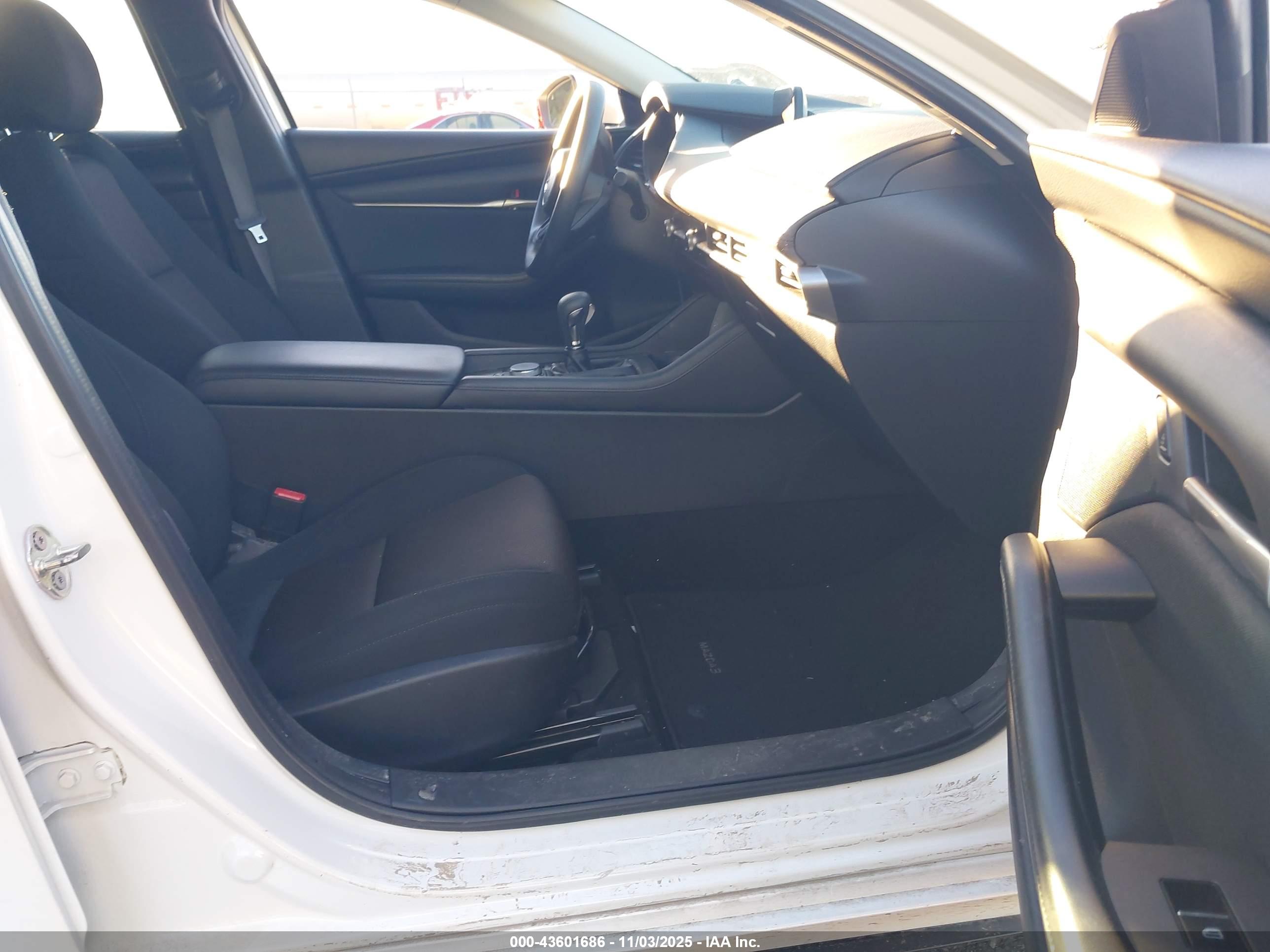 MAZDA MAZDA3 image 5