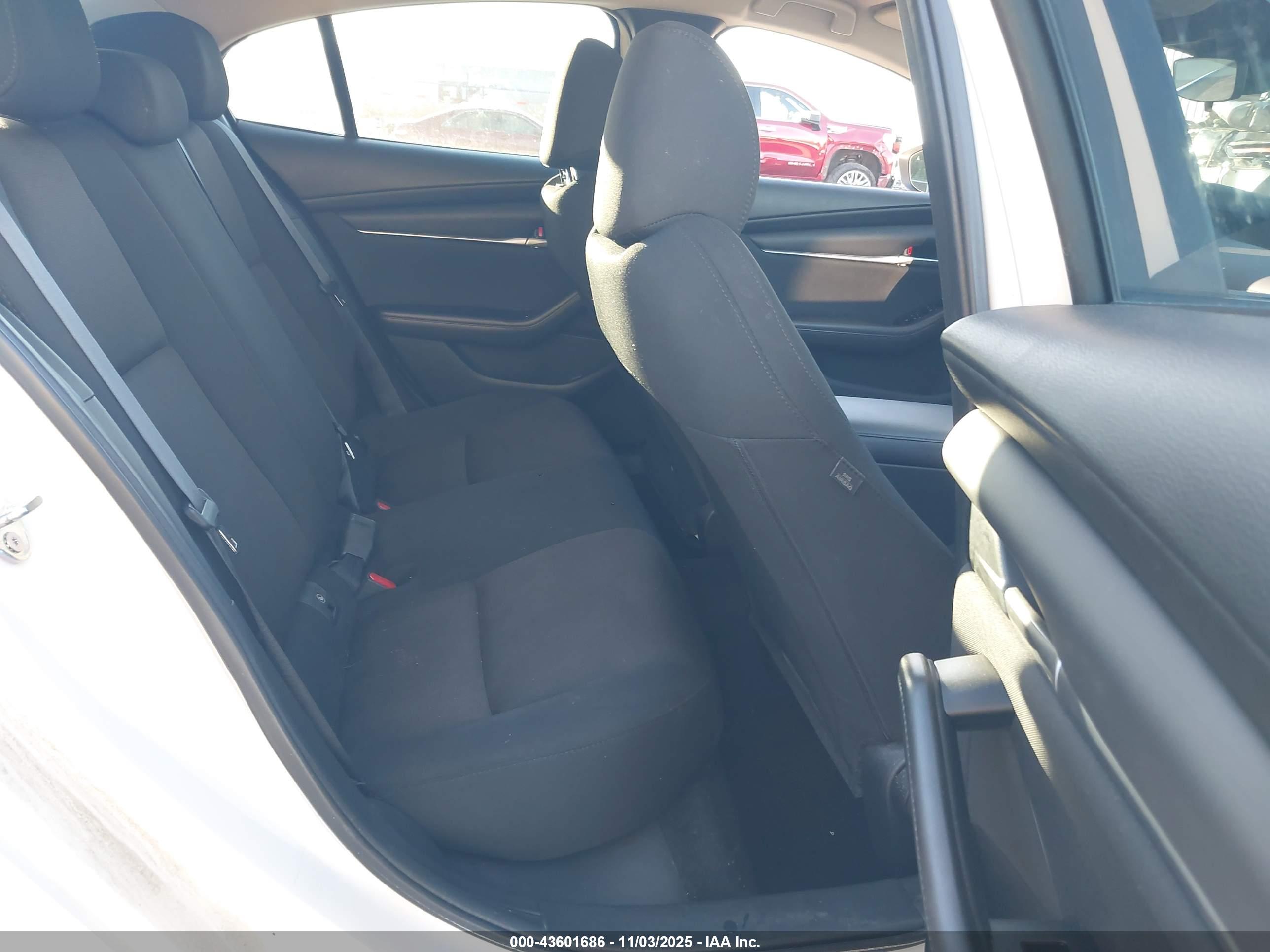MAZDA MAZDA3 image 8