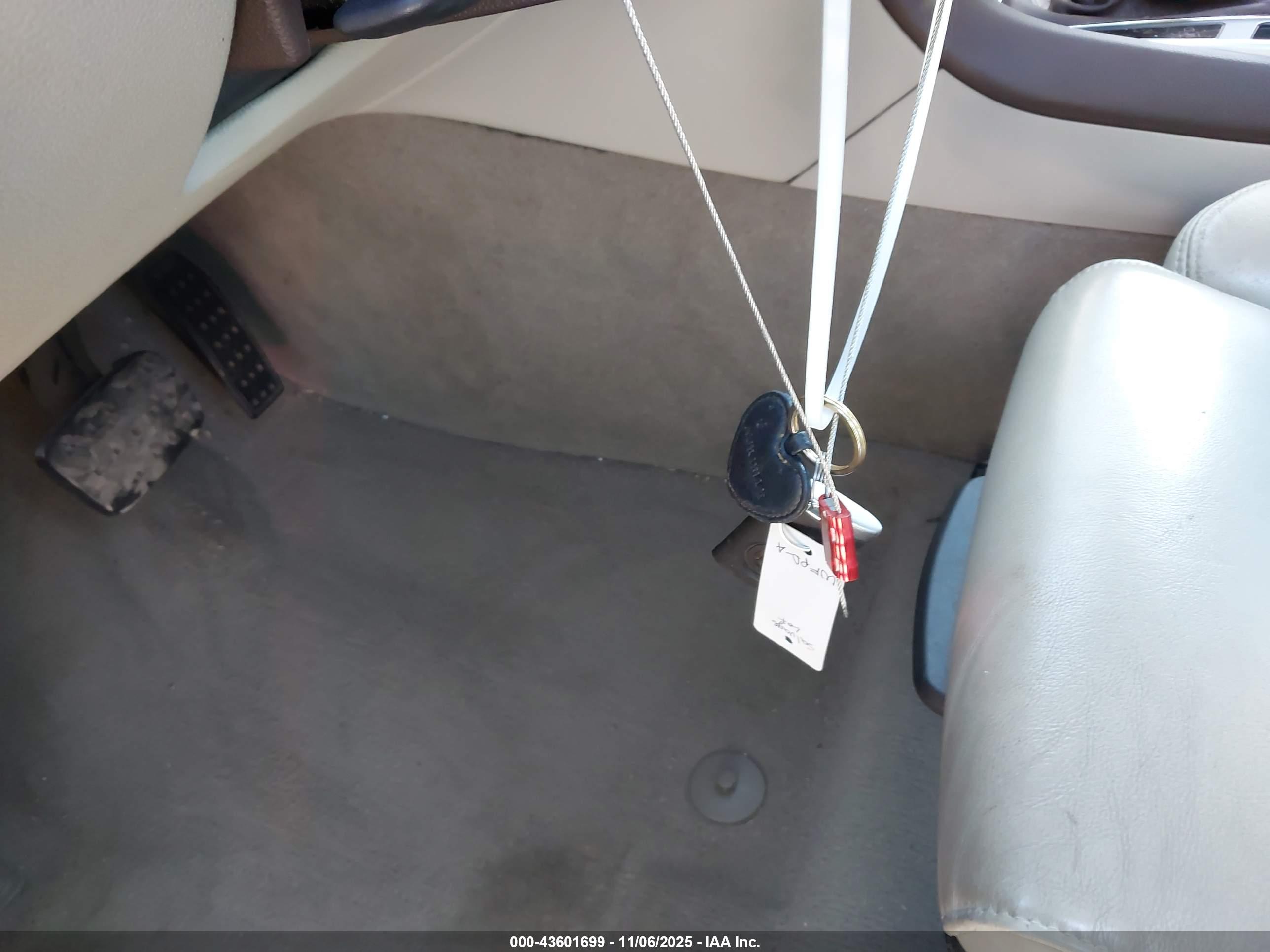 CADILLAC SRX image 11