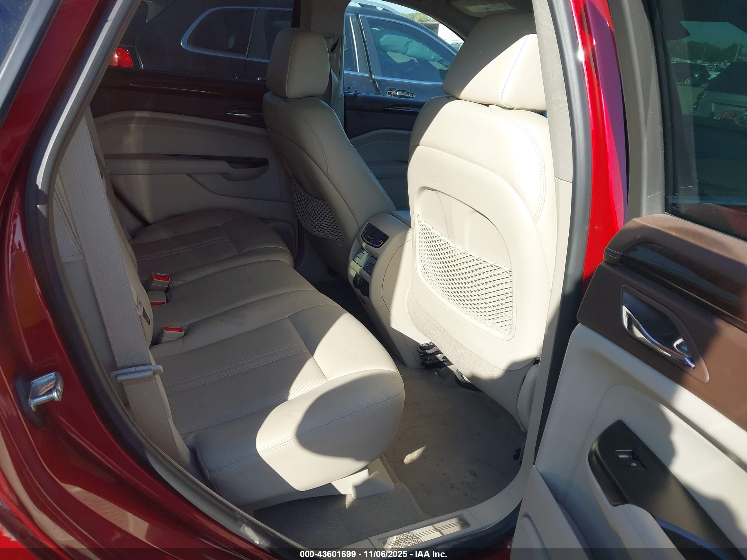 CADILLAC SRX image 8