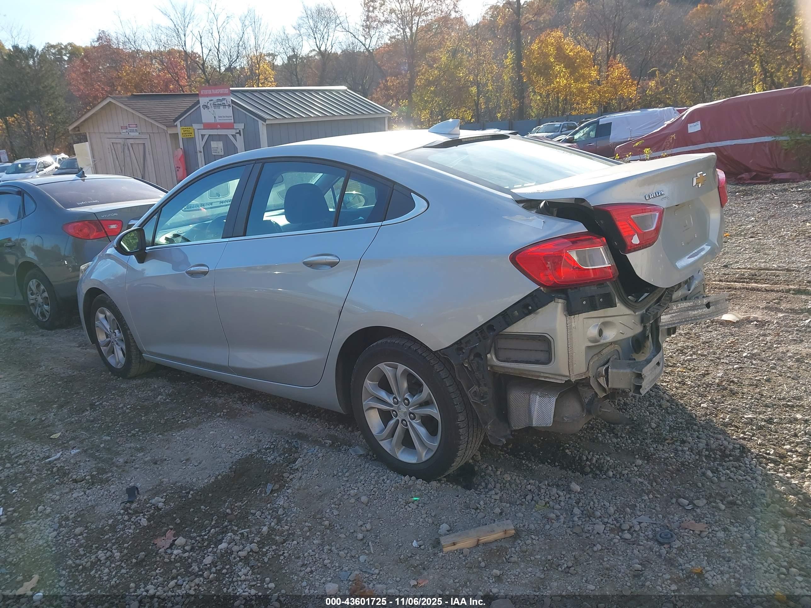 CHEVROLET CRUZE image 3
