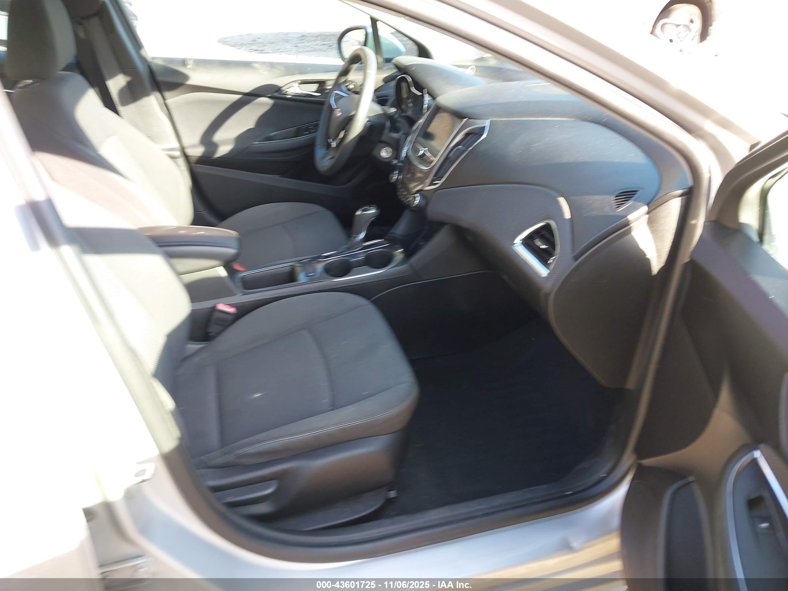 CHEVROLET CRUZE image 5