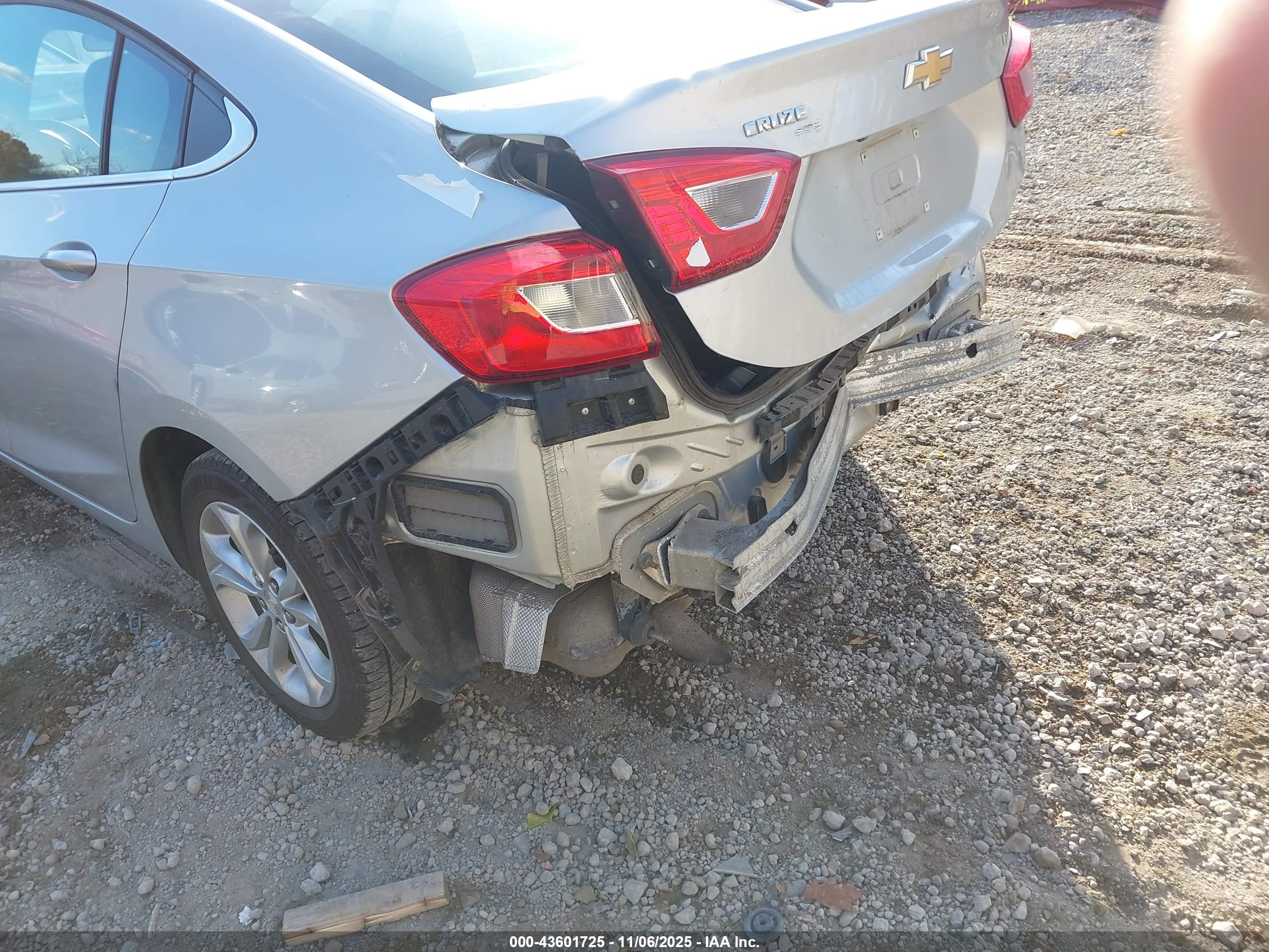 CHEVROLET CRUZE image 6