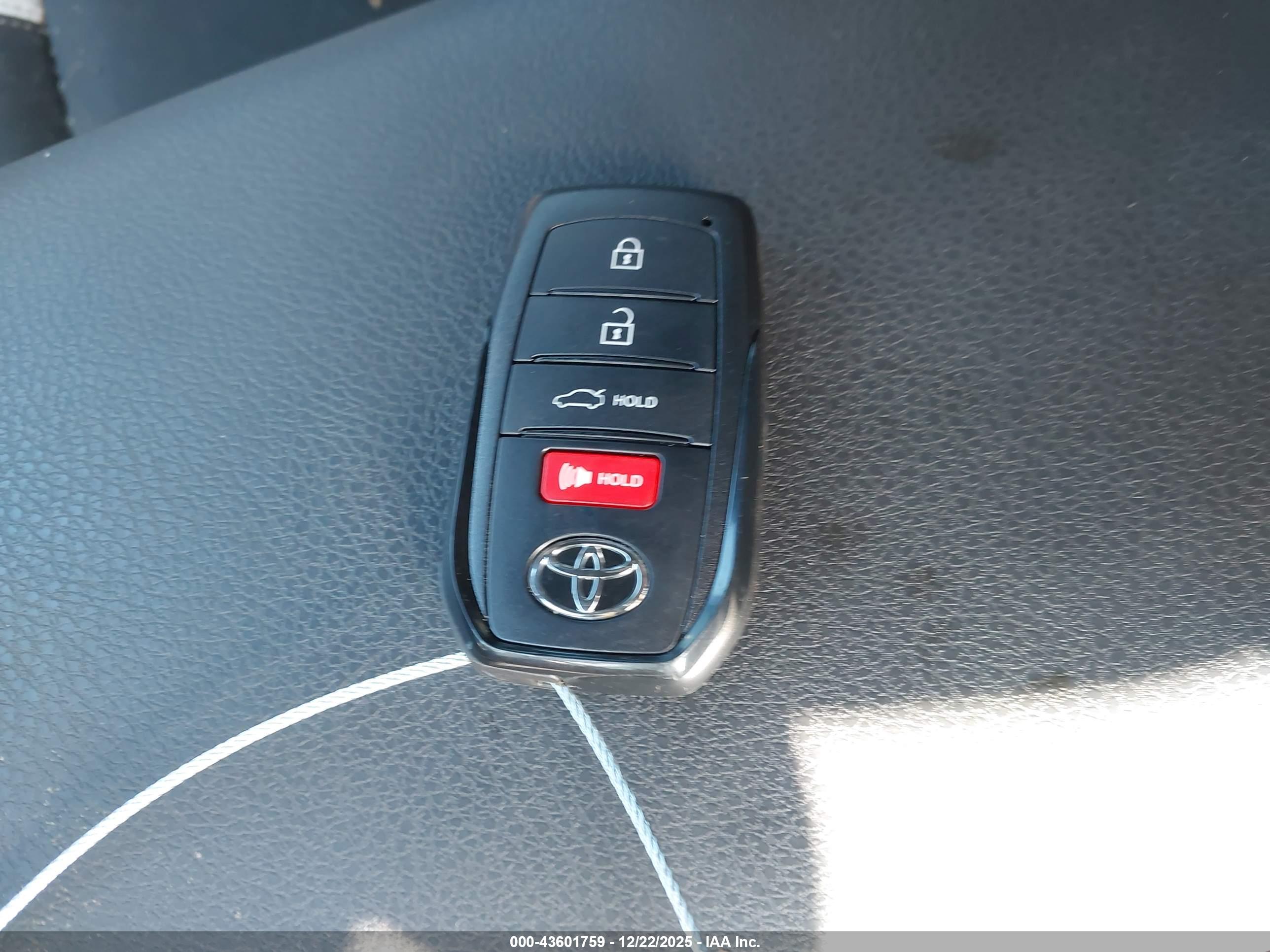 TOYOTA CAMRY image 11