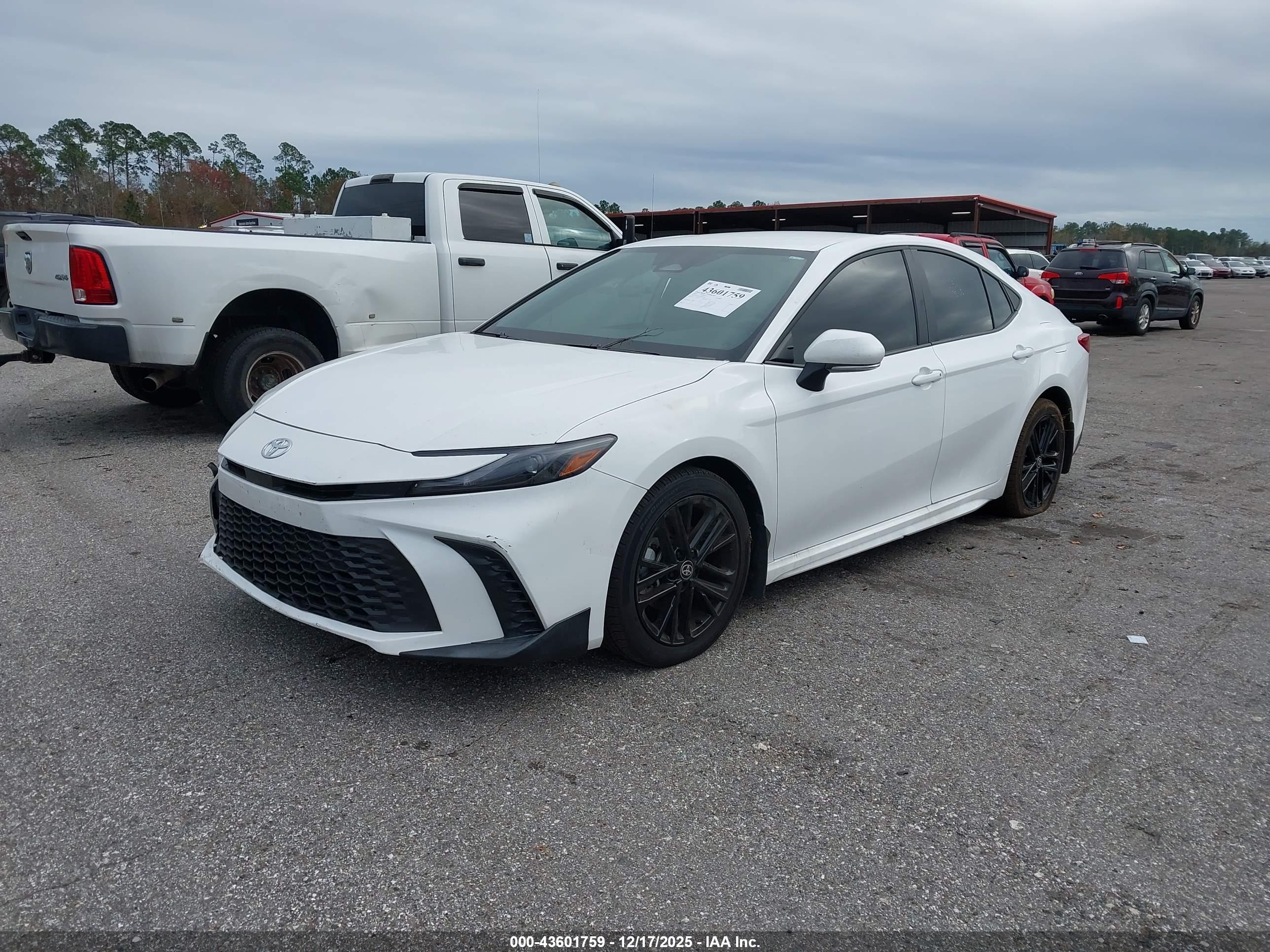 TOYOTA CAMRY image 2