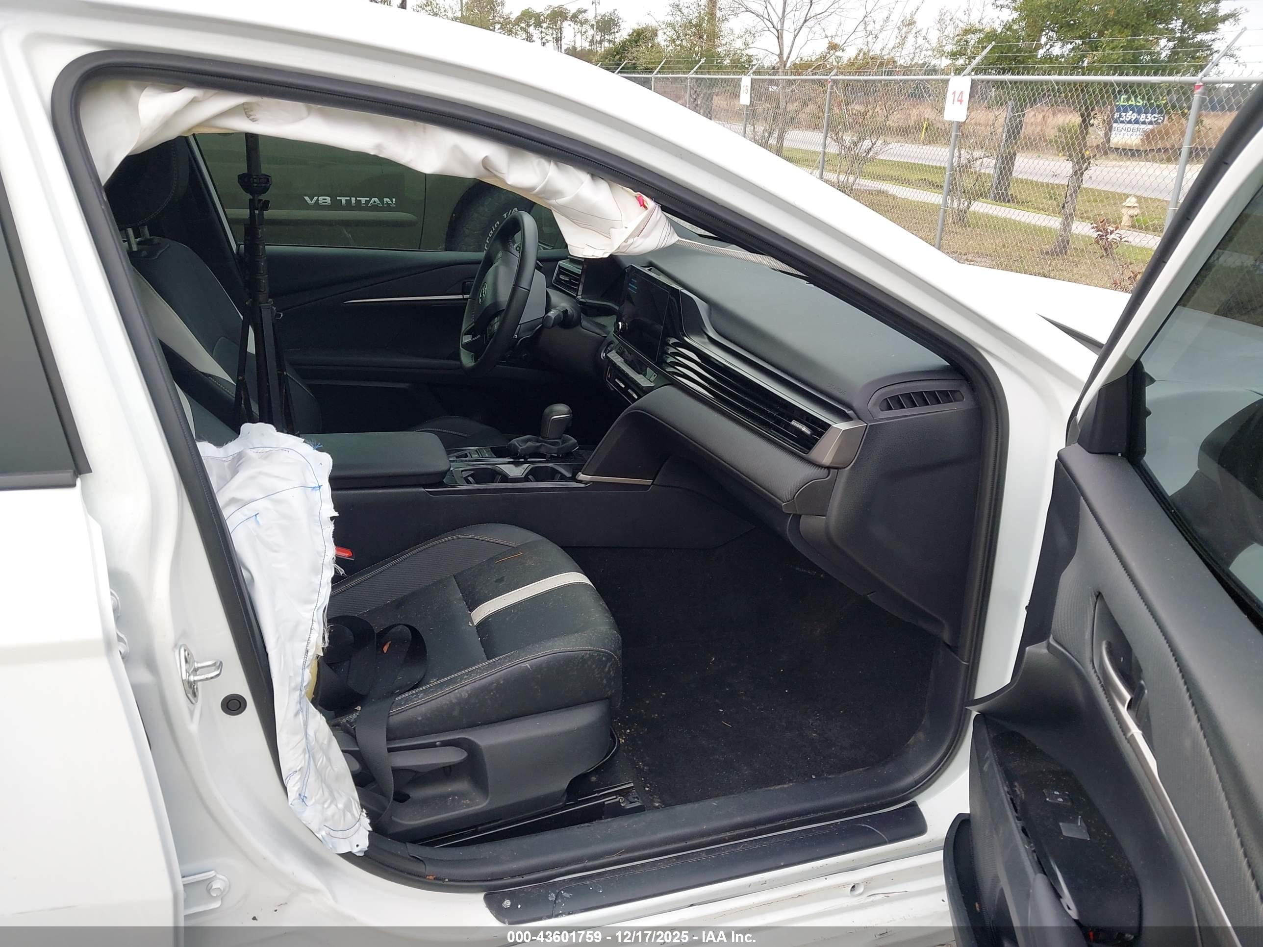 TOYOTA CAMRY image 5