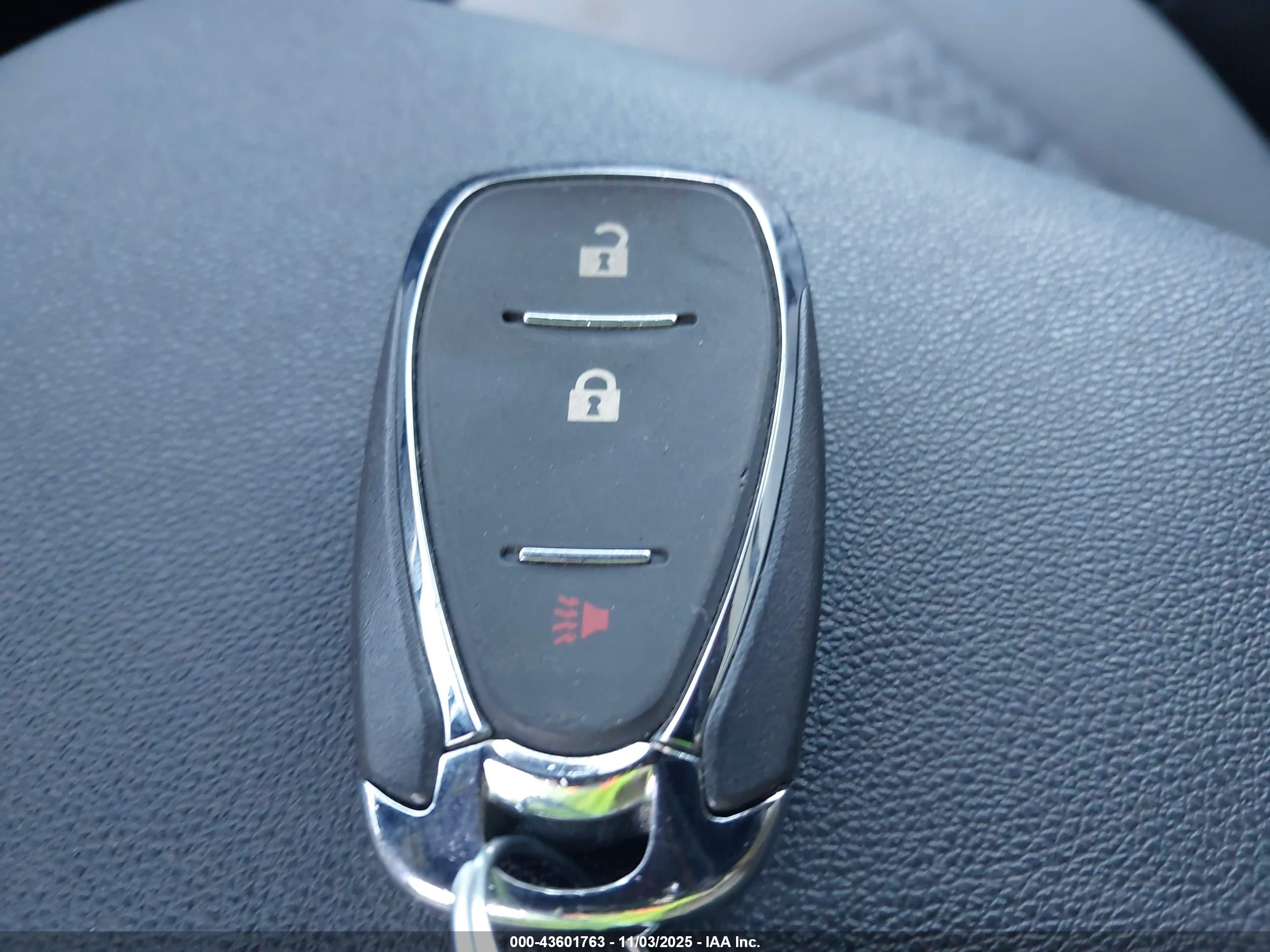 CHEVROLET EQUINOX image 11