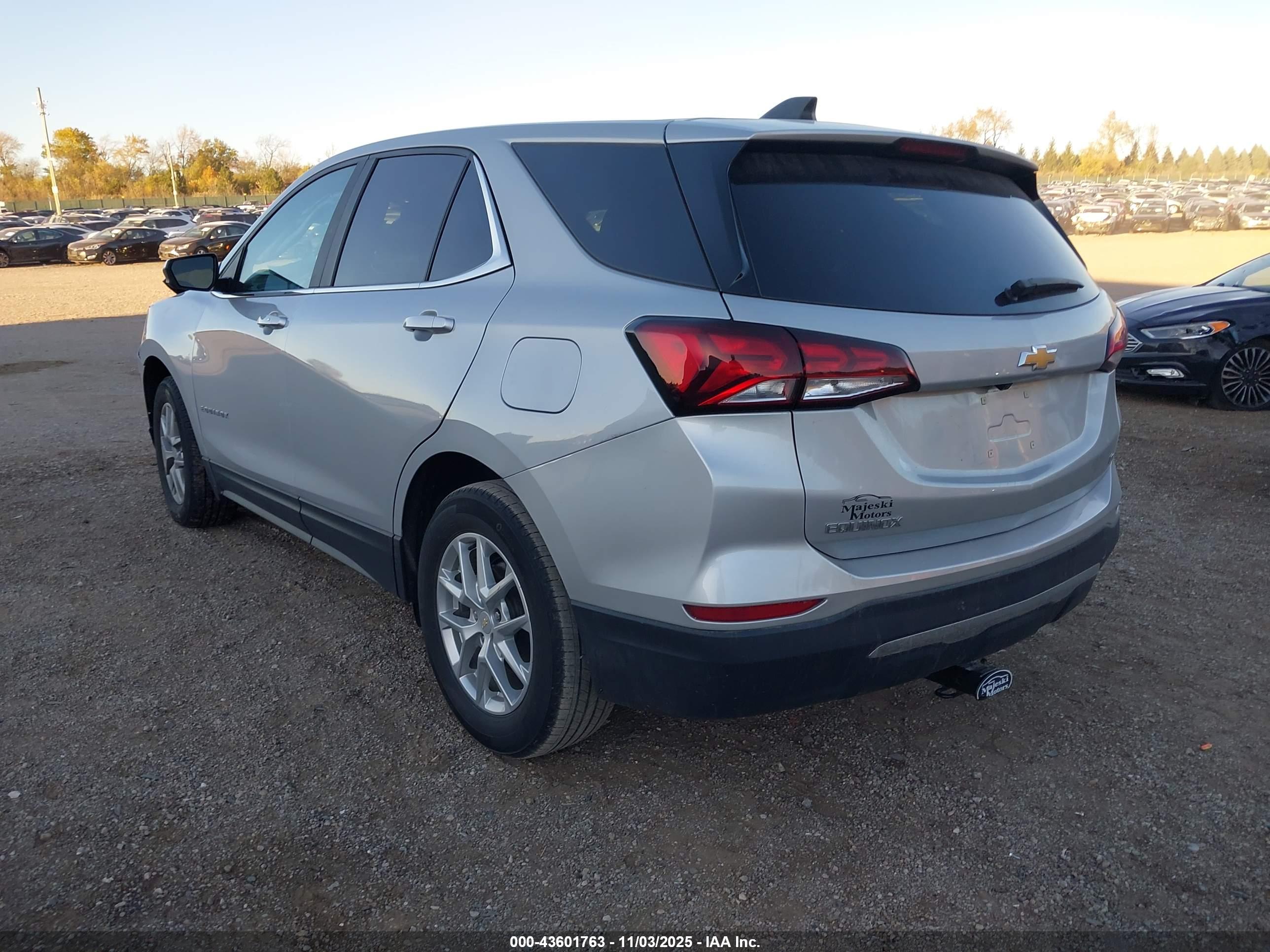 CHEVROLET EQUINOX image 3