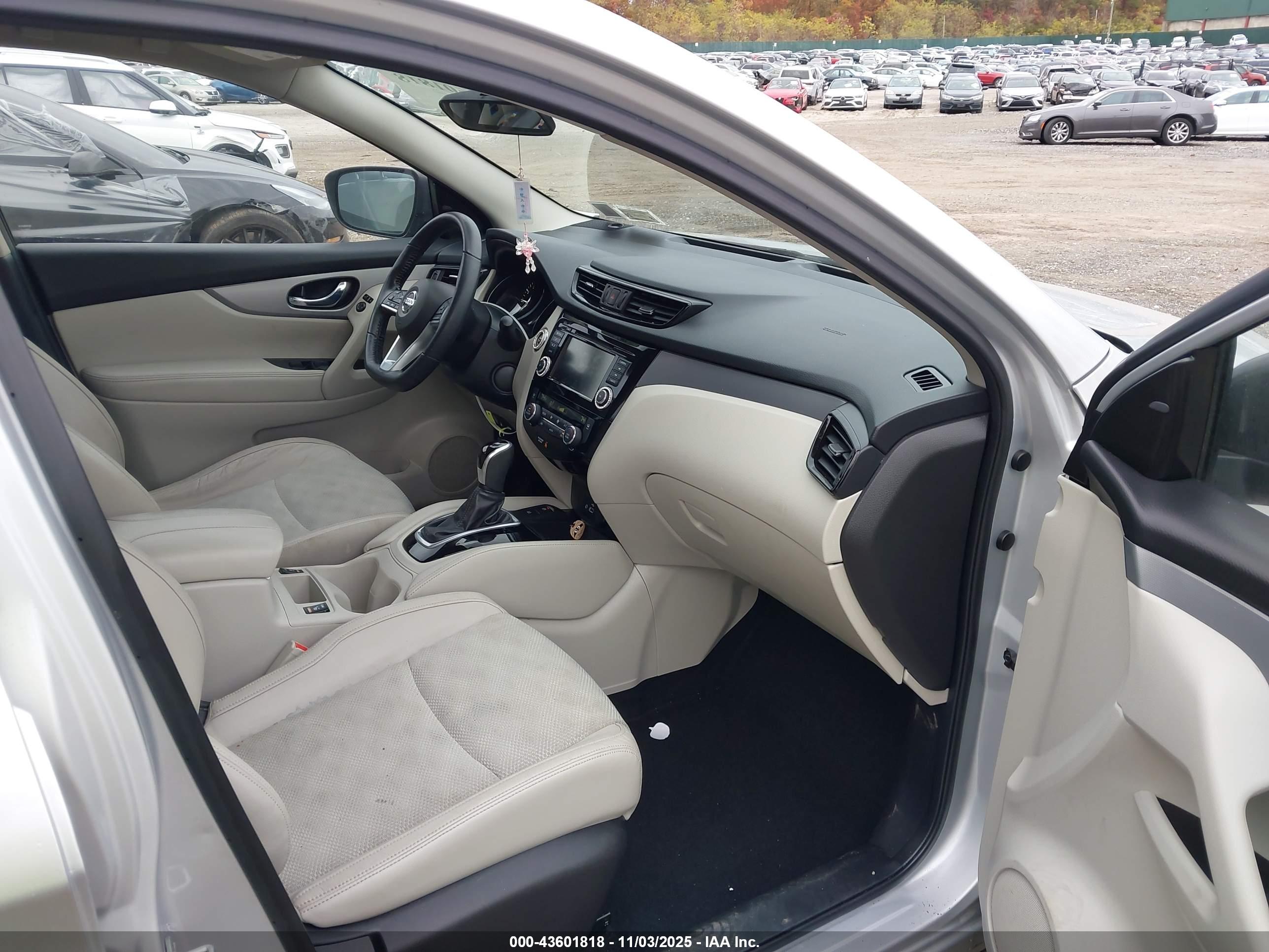 NISSAN ROGUE image 5