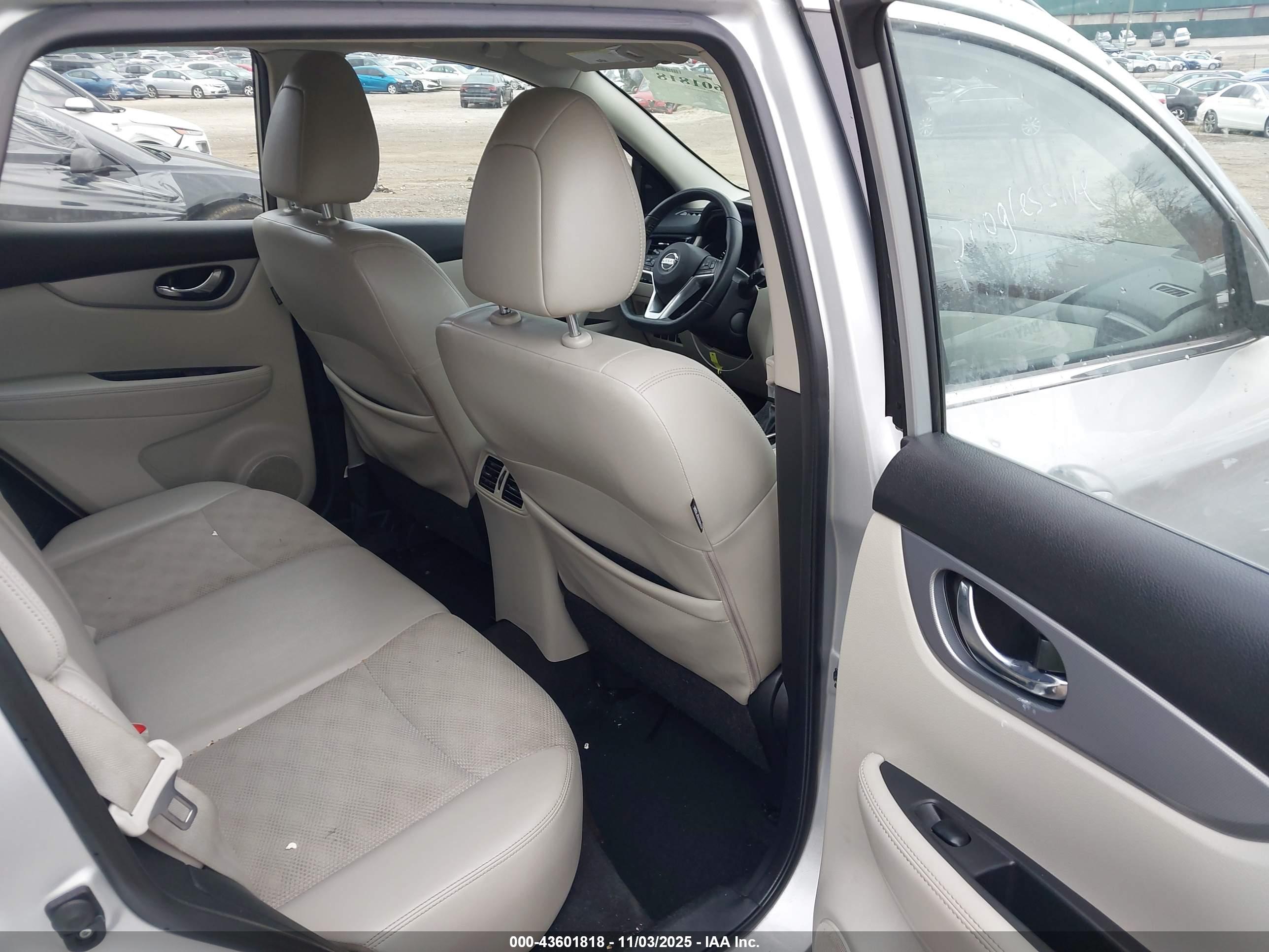 NISSAN ROGUE image 8