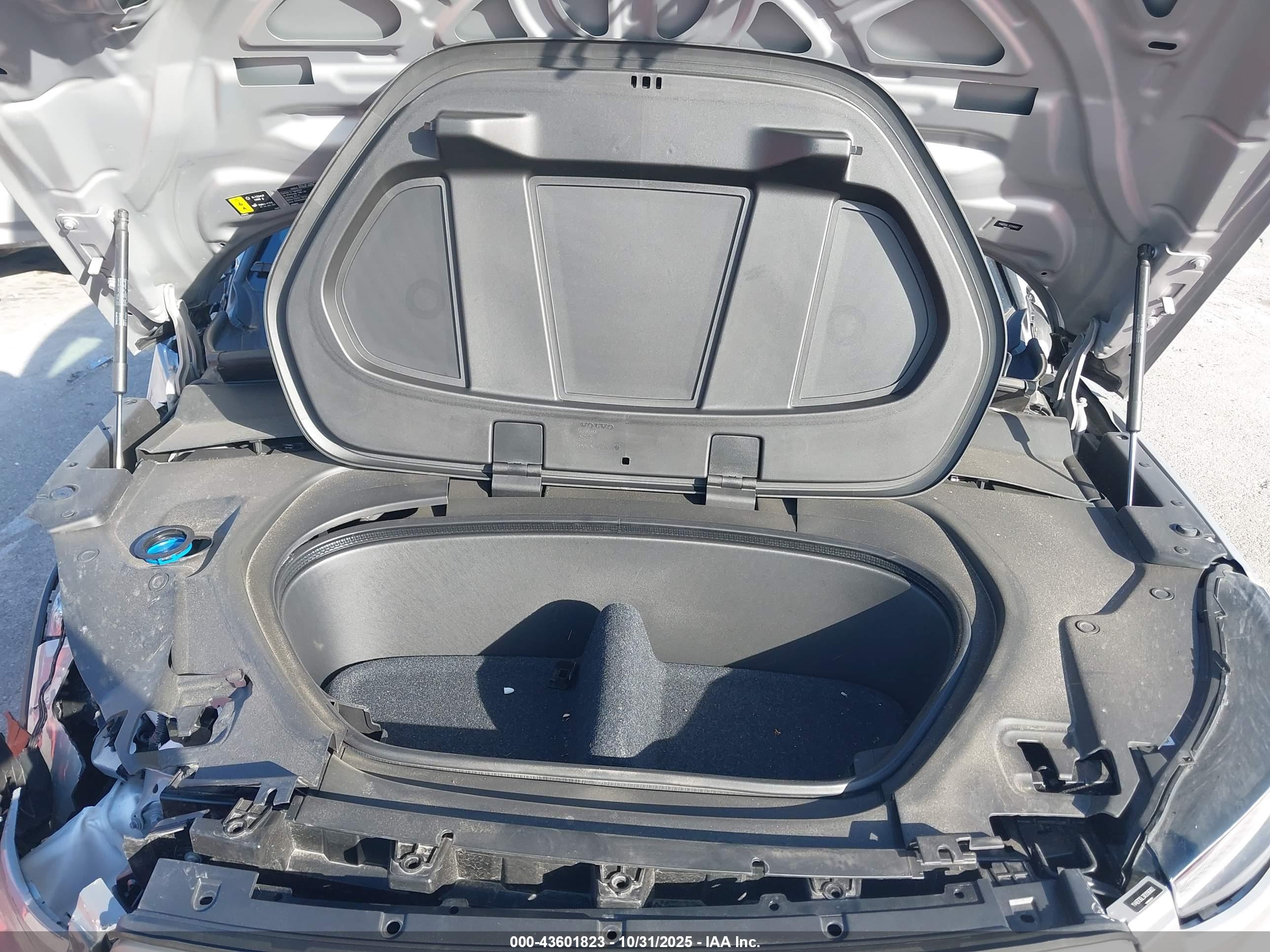 VOLVO C40 image 10