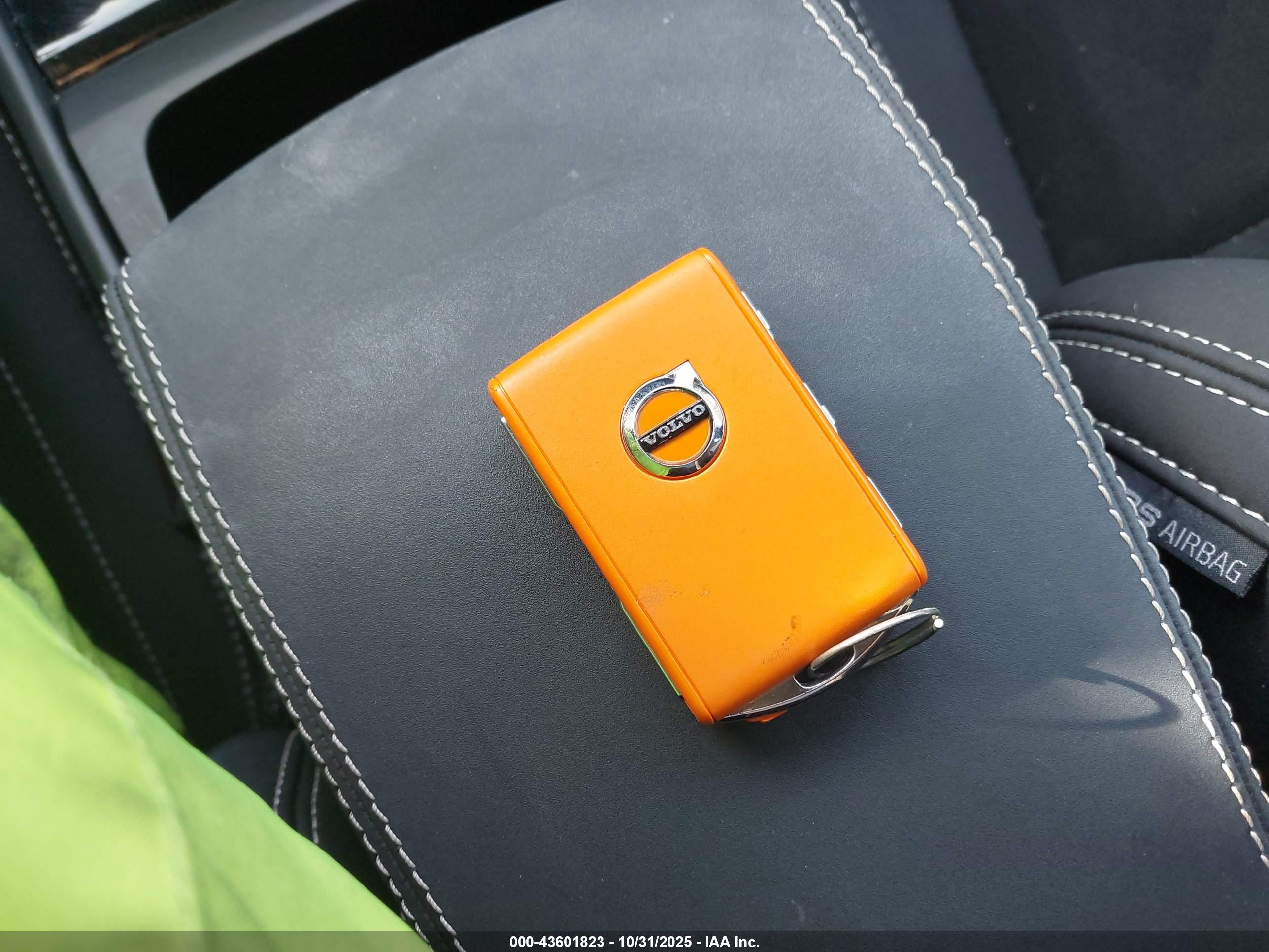 VOLVO C40 image 11