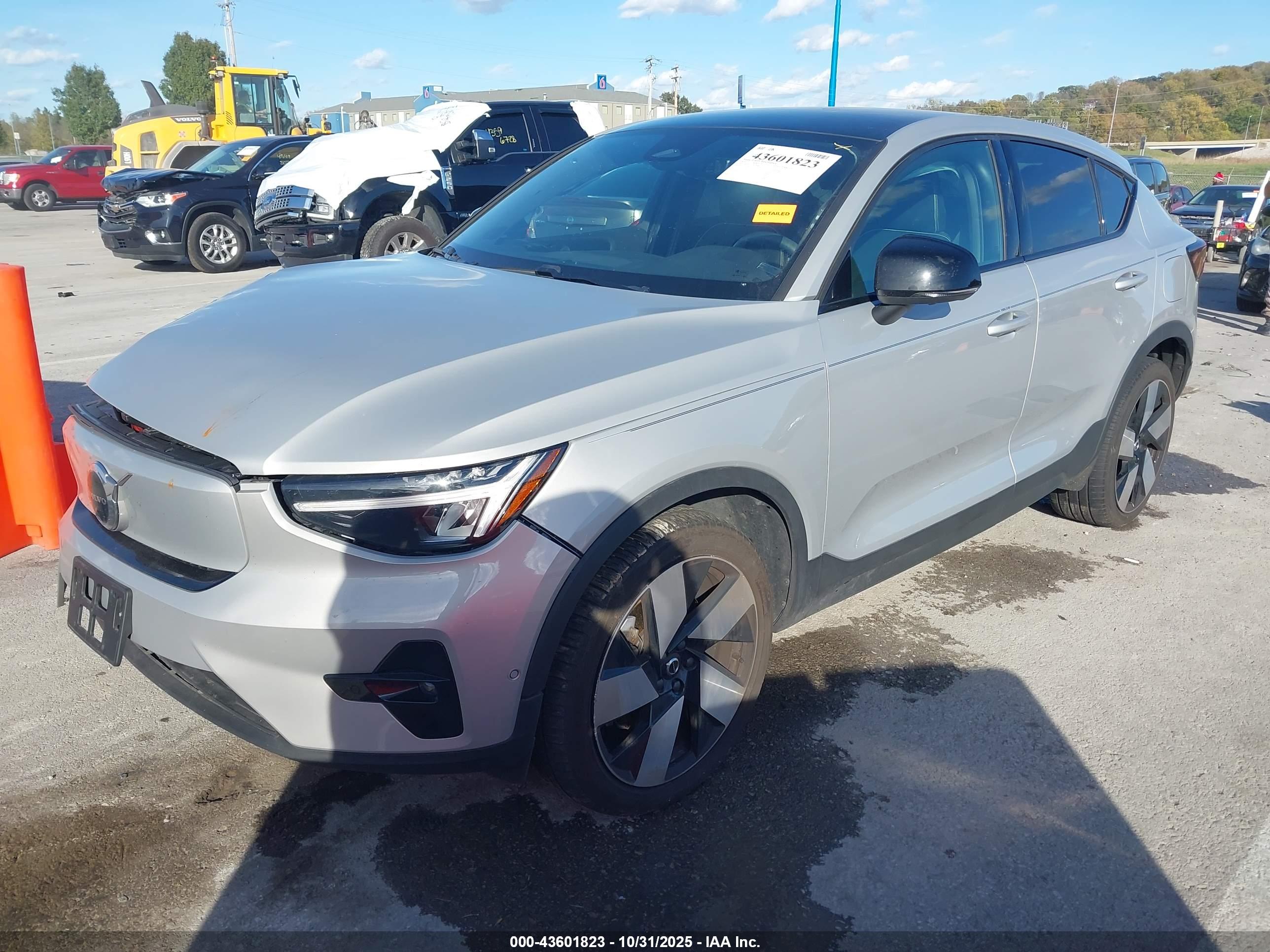 VOLVO C40 image 2