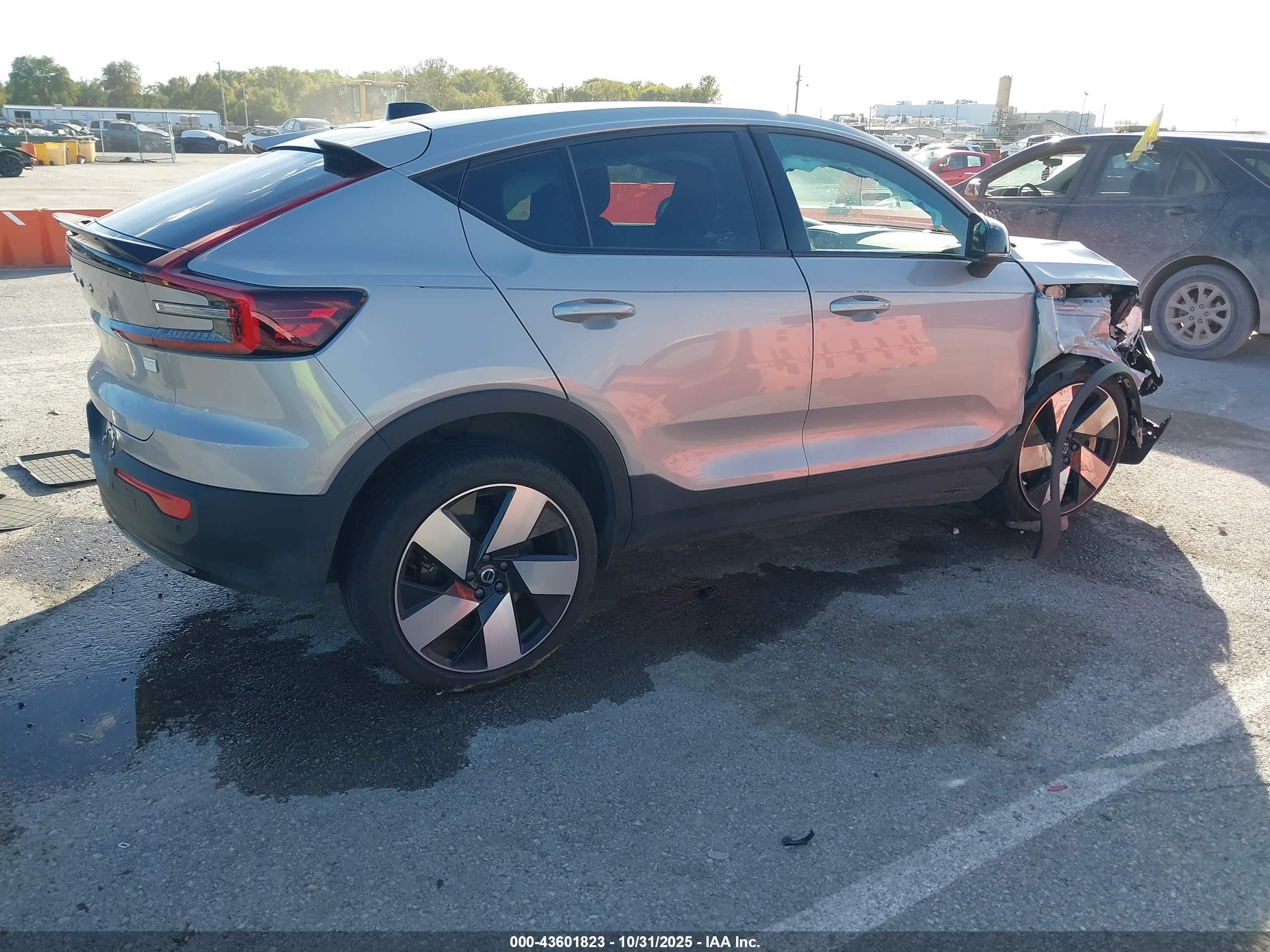 VOLVO C40 image 4