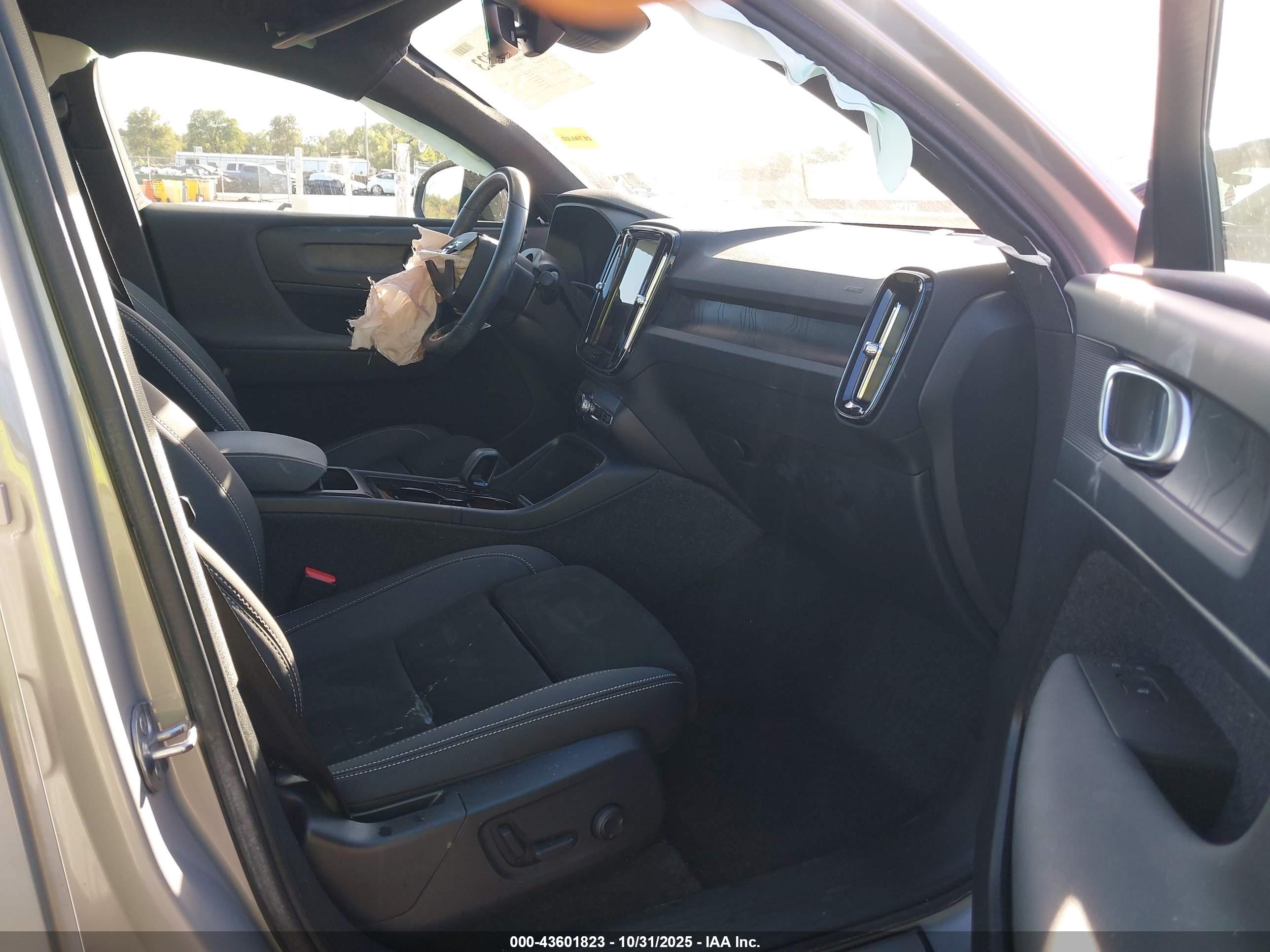 VOLVO C40 image 5