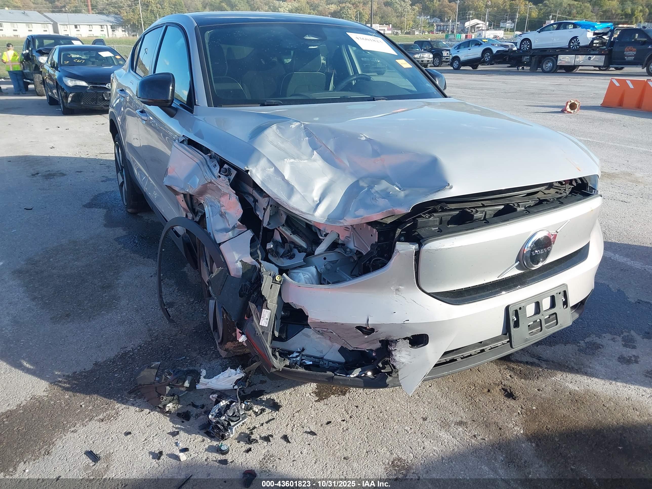 VOLVO C40 image 6