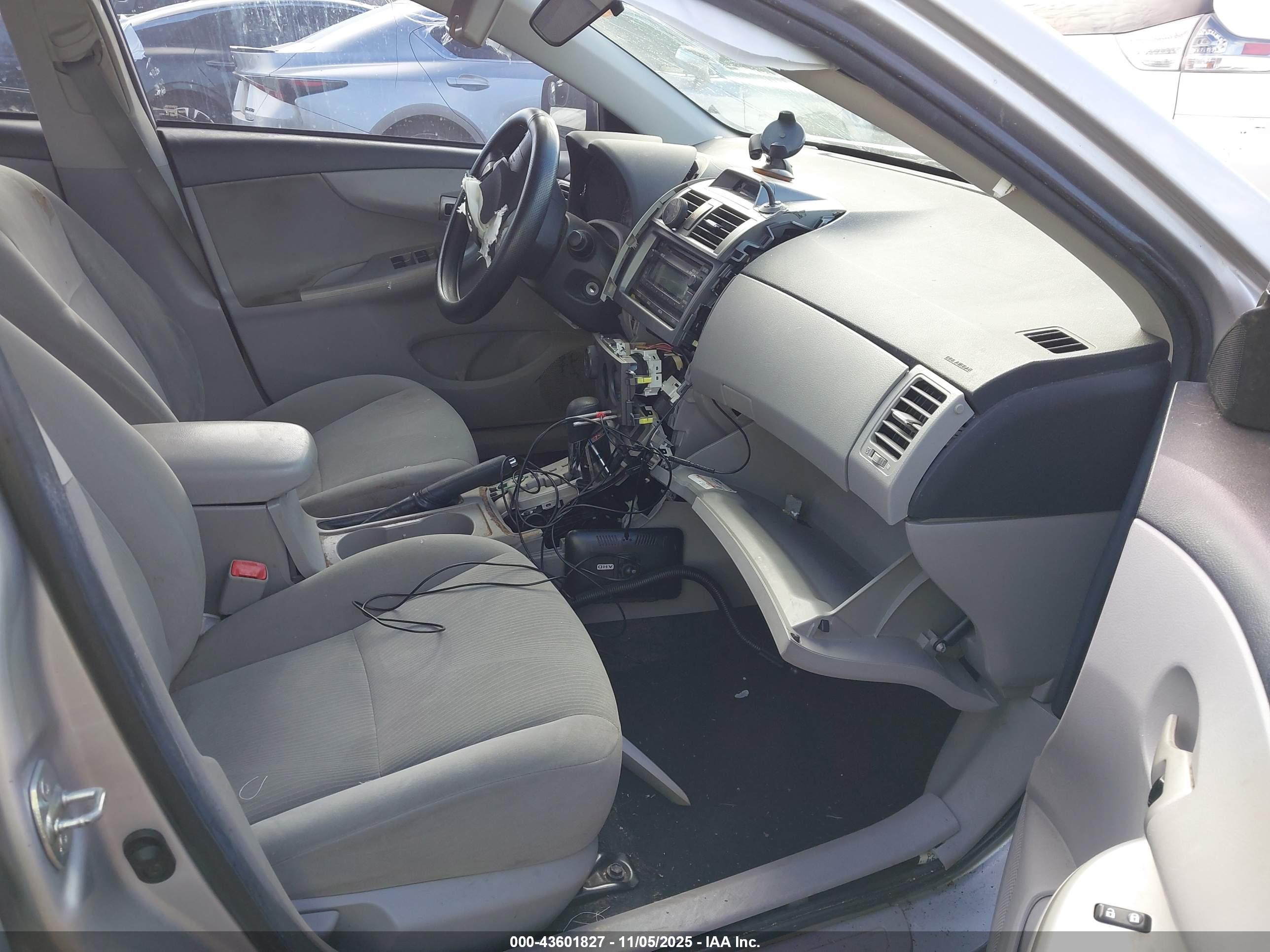 TOYOTA COROLLA image 5
