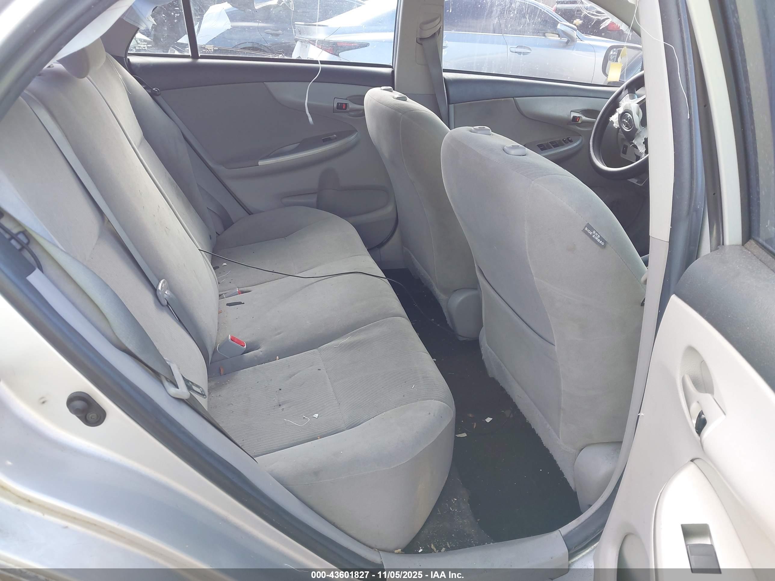 TOYOTA COROLLA image 8