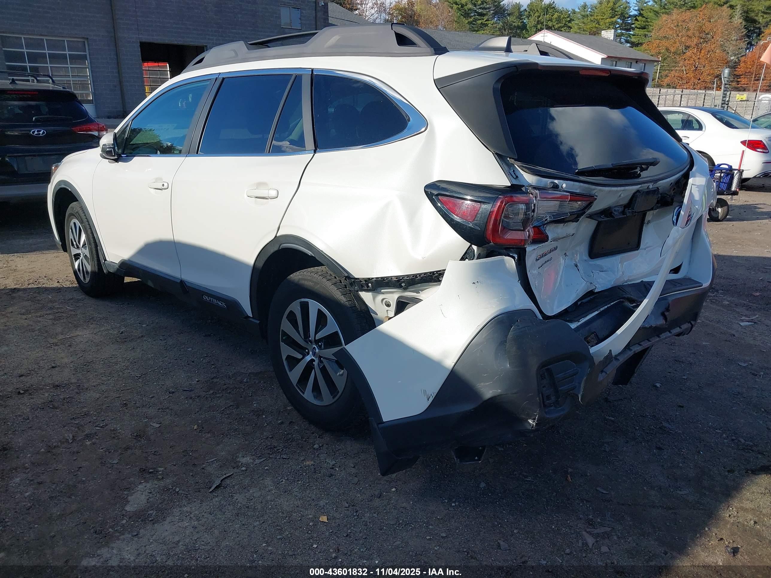 SUBARU OUTBACK image 3