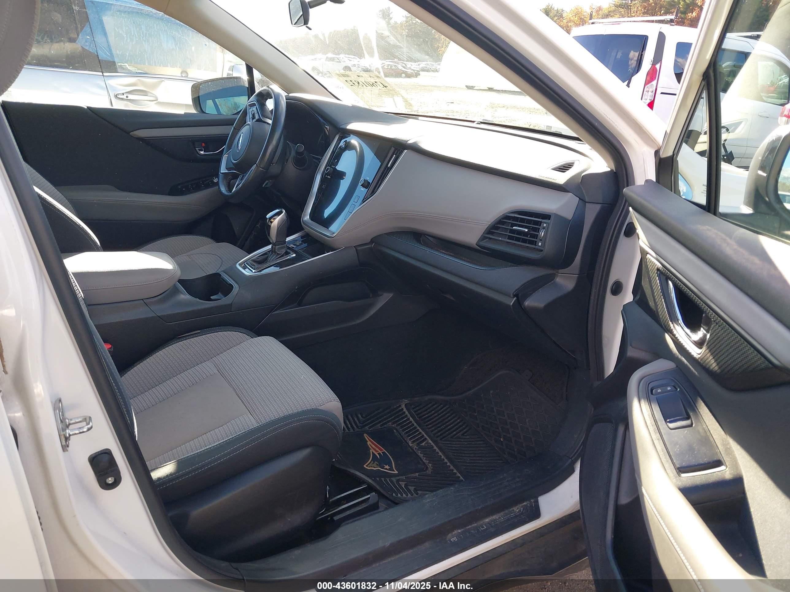 SUBARU OUTBACK image 5